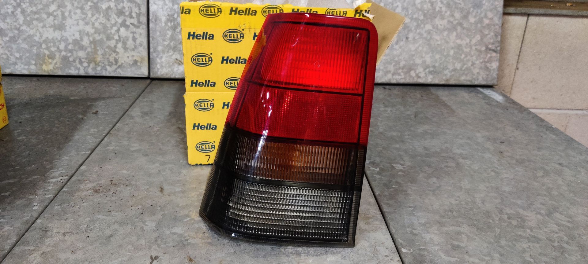Opel Kadett E GSI linker achterlicht nieuw bij Stegeman Car Parts.
