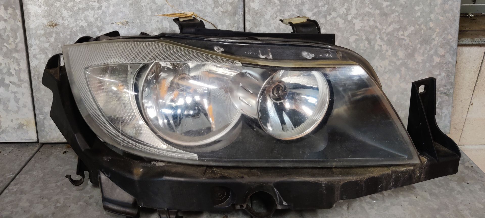 BMW rechter koplamp bij stegemancarparts.nl
