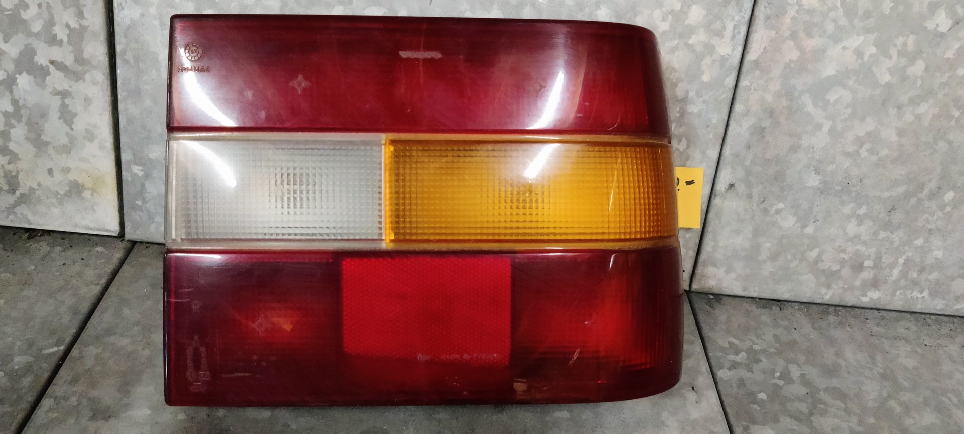 Volvo 850 creme yellow.
