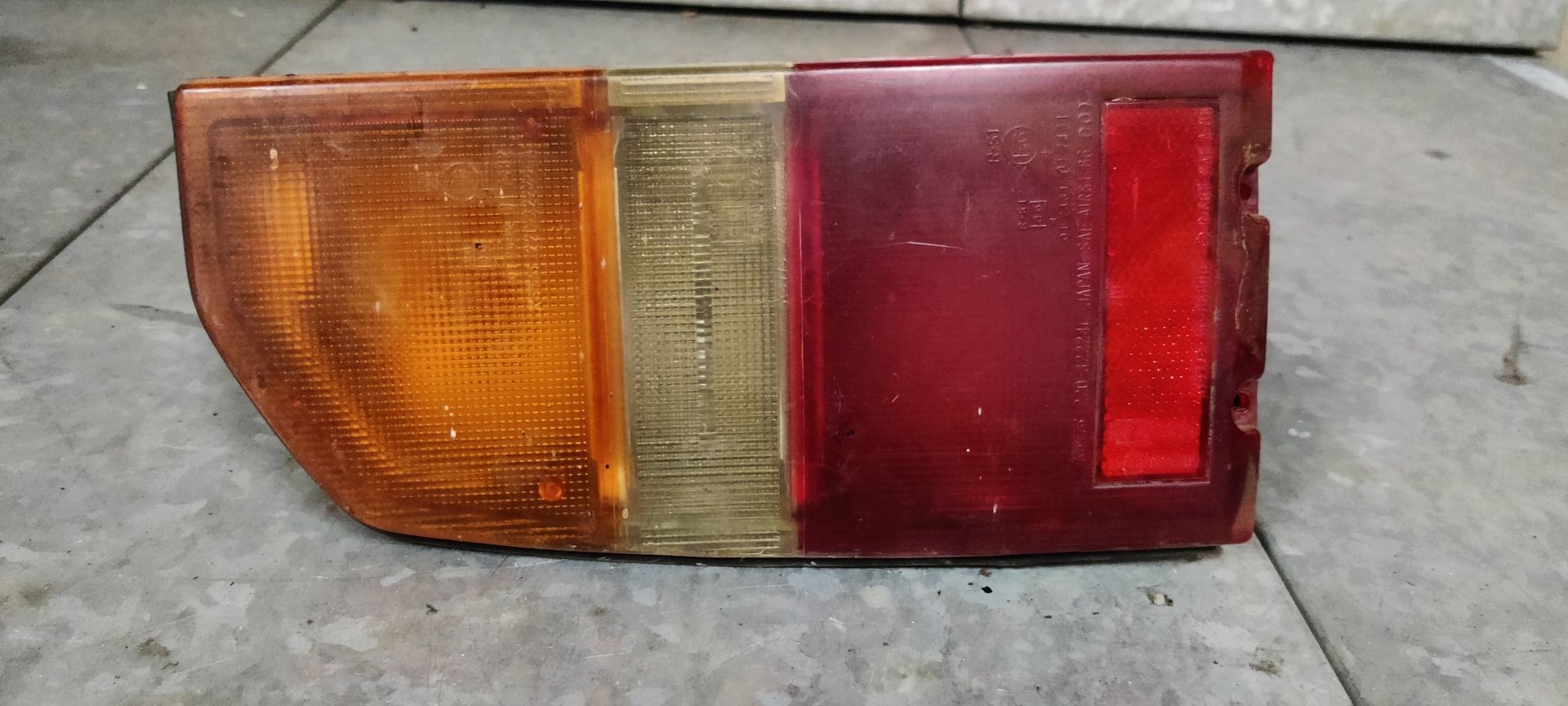 Suzuki Vitara achterlichten bij Stegeman Autosloperij V.O.F. te Laren (GLD)