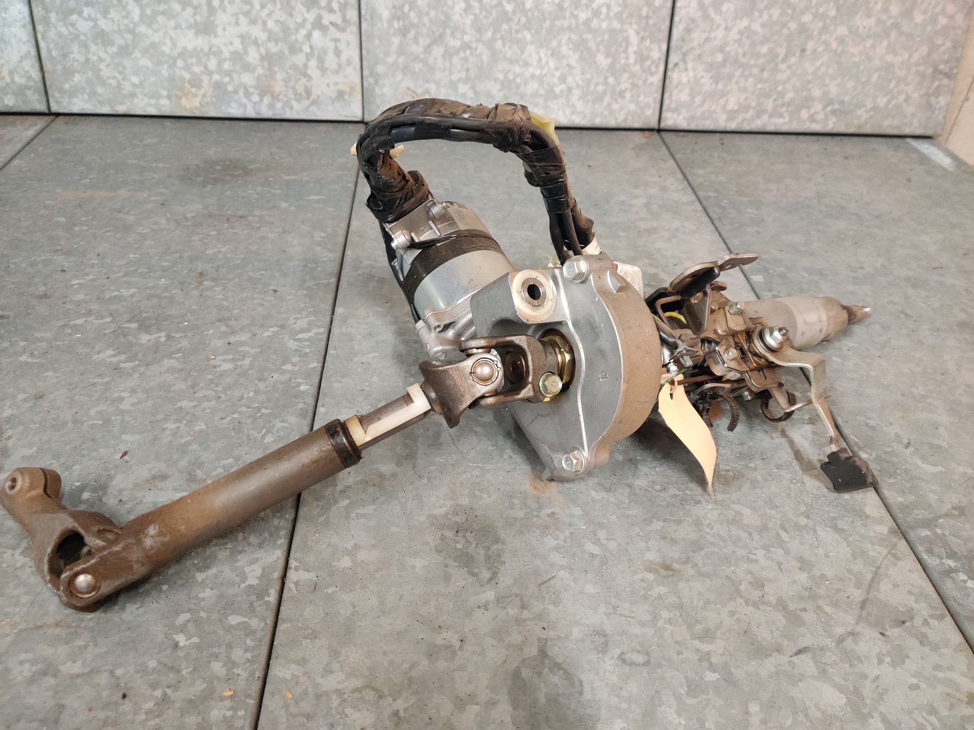 RAV4 stuurbekrachtiging bij Stegeman Autosloperij in Exel.