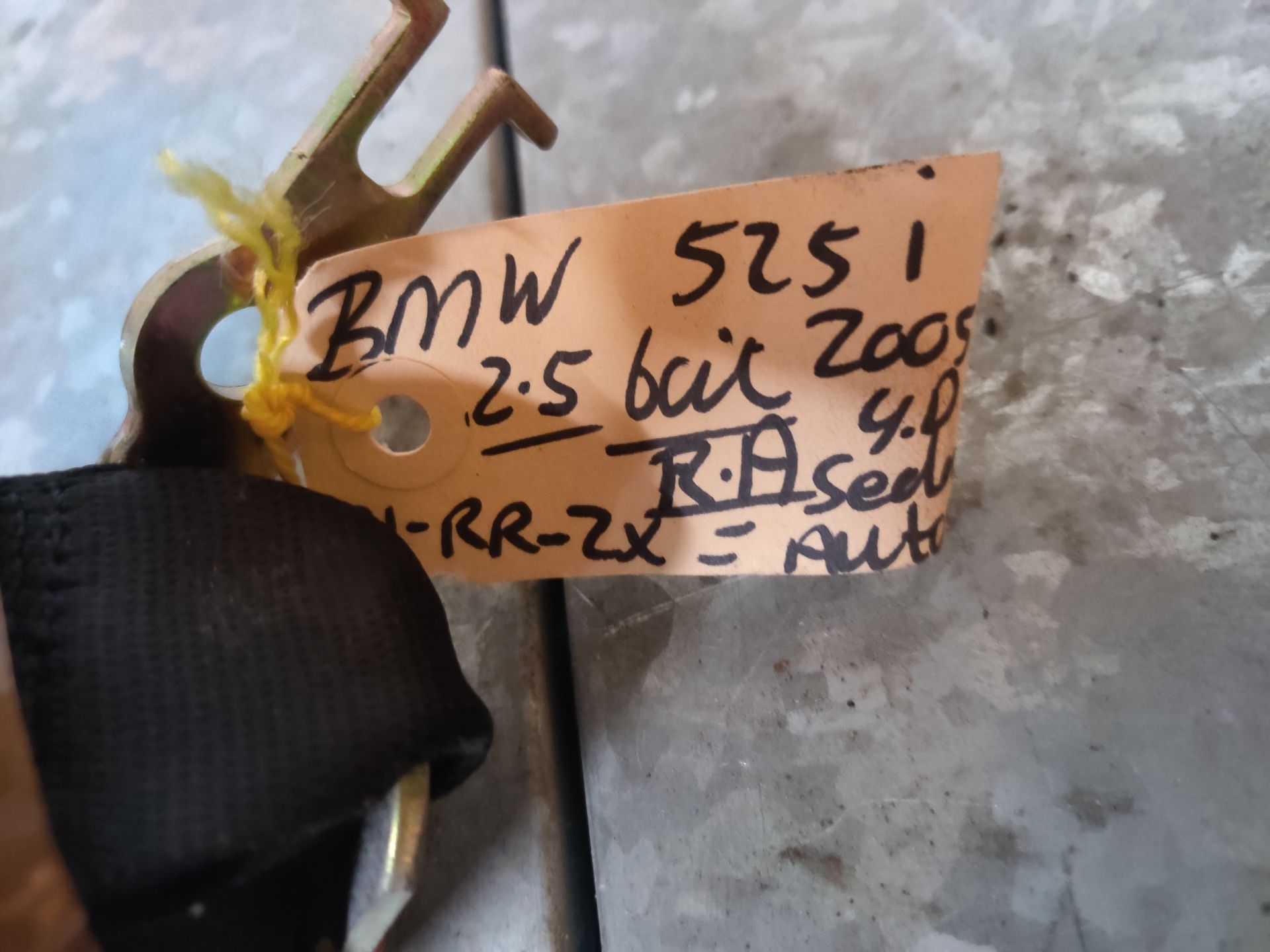 BMW 525i rolgordels, deurklinken en nog veel meer bij Stegeman Autosloperij in Exel bij Lochem.