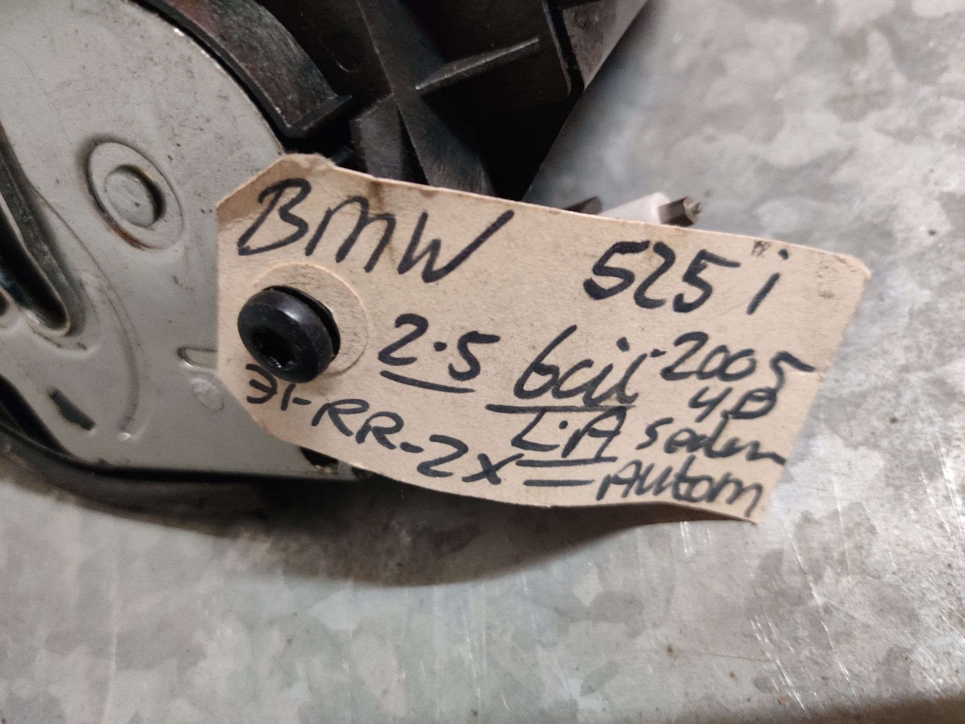 BMW 525i rolgordels, deurklinken en nog veel meer bij Stegeman Autosloperij in Exel bij Lochem.
