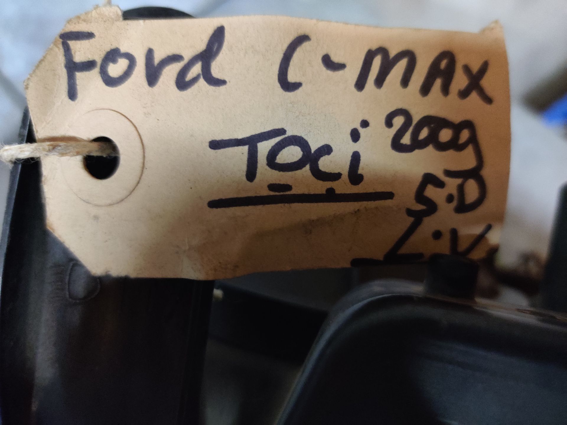 Ford C-max koplampen bij Stegeman Carparts in Exel bij Lochem.