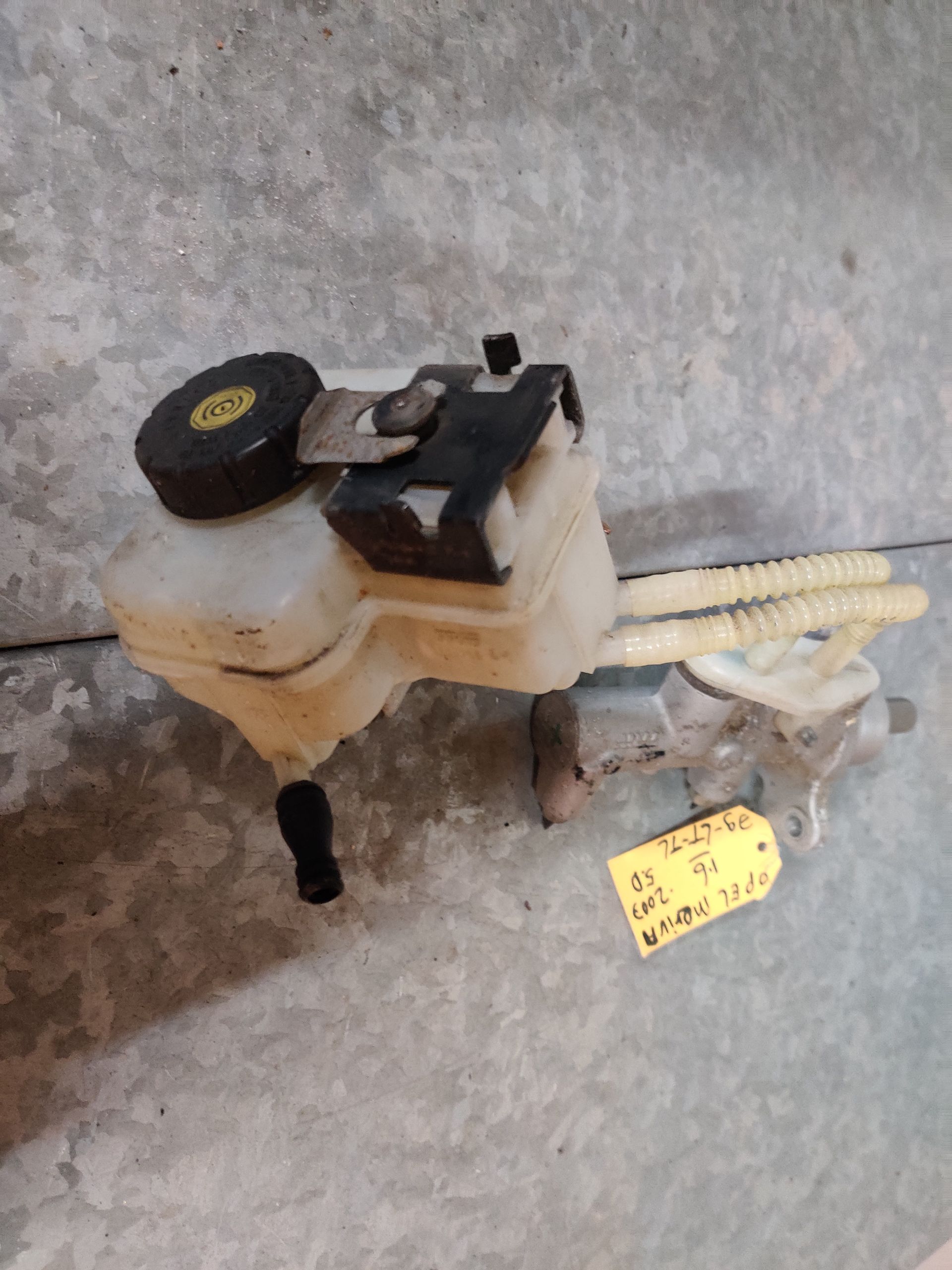 Opel Meriva hoofdremcilinders bij Stegeman Carparts in Exel bij Lochem.