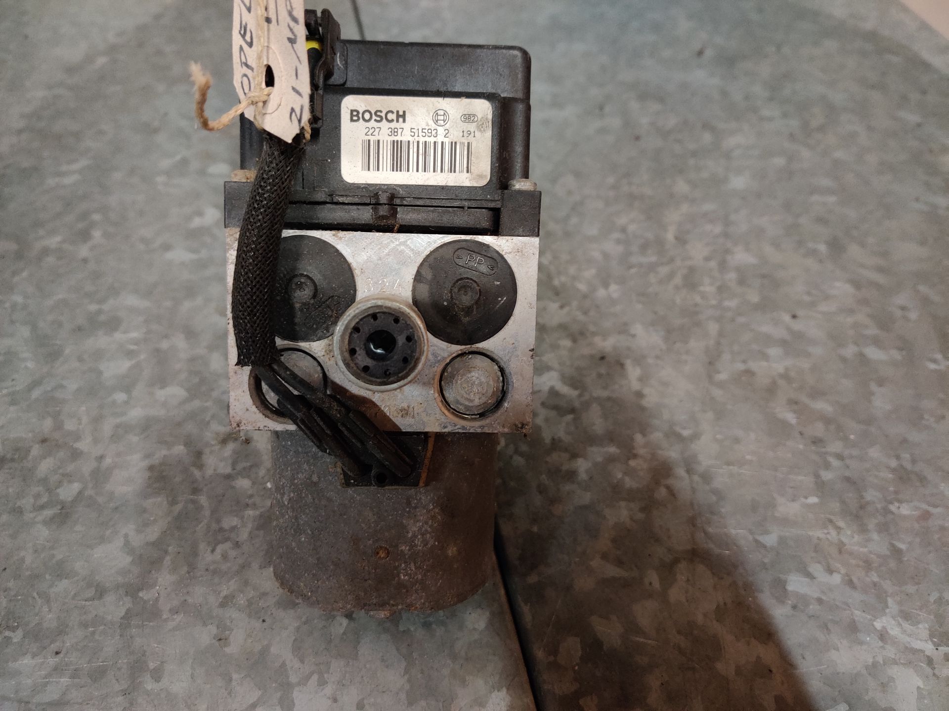 Opel Meriva hoofdremcilinders bij Stegeman Carparts in Exel bij Lochem.