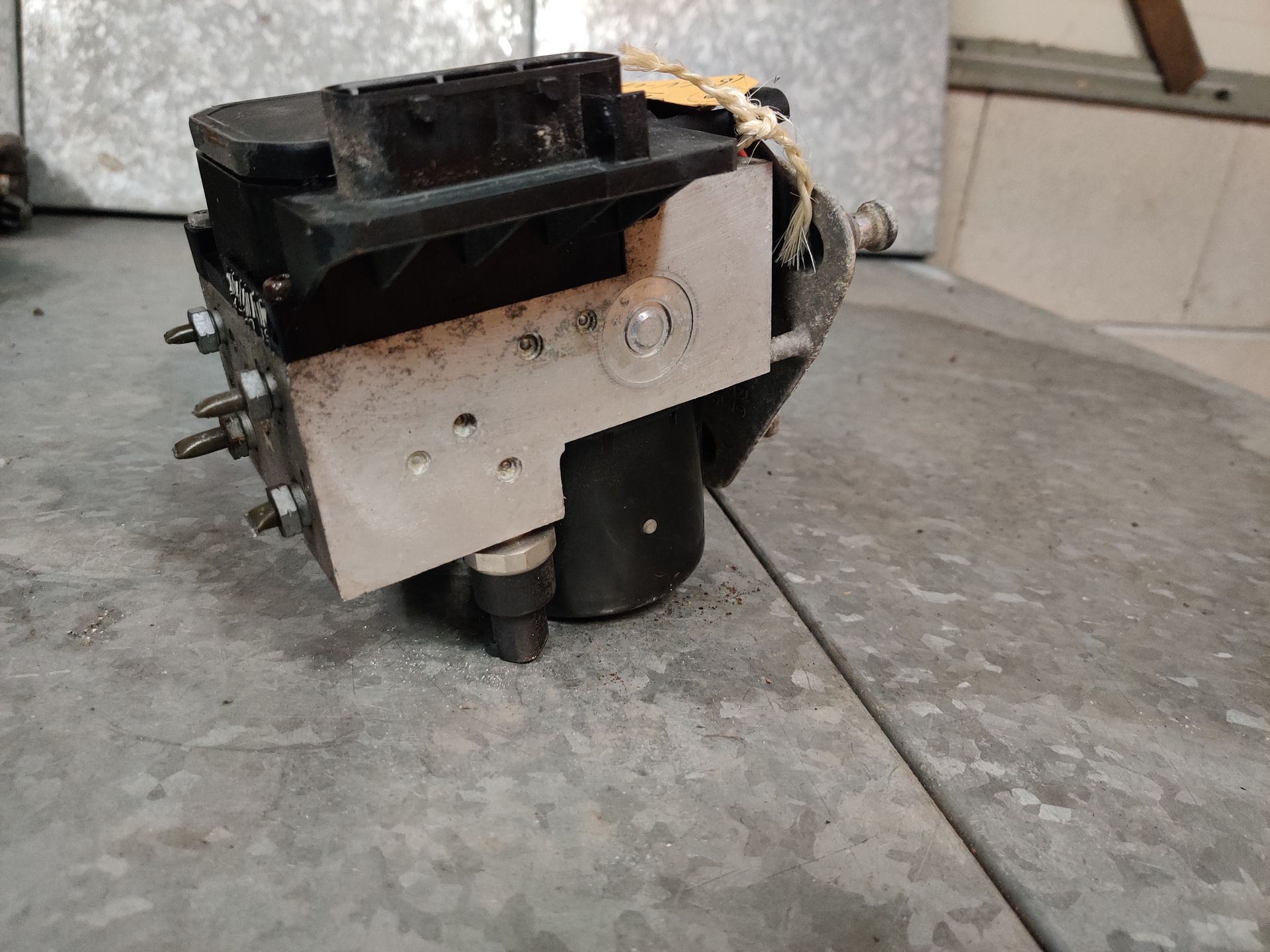 Mercedes A klasse ABS pompen en hoofdremcilinders bij Stegeman Carparts in Exel bij Lochem.
