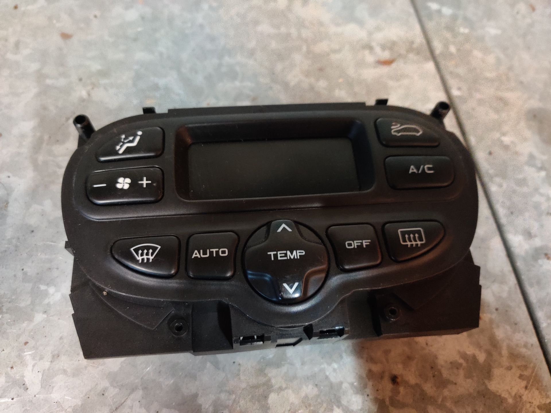 Peugeot , Kia, Volvo, Citroen onderdelen ruim op voorraad, stegemancarparts.nl
