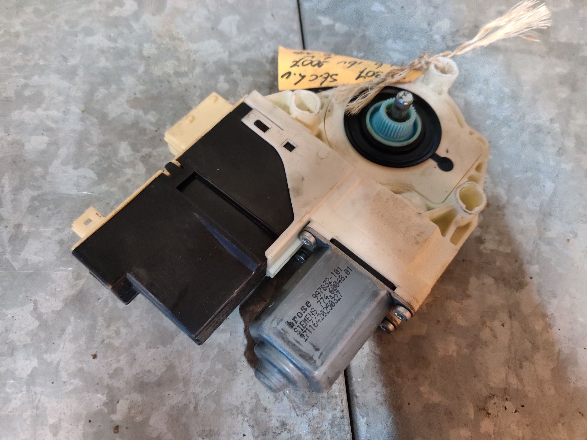 Aircopomp, raammotor, glasklephuis, spiegels, kachelmotor, dynamo bij www.stegemancarparts.nl
