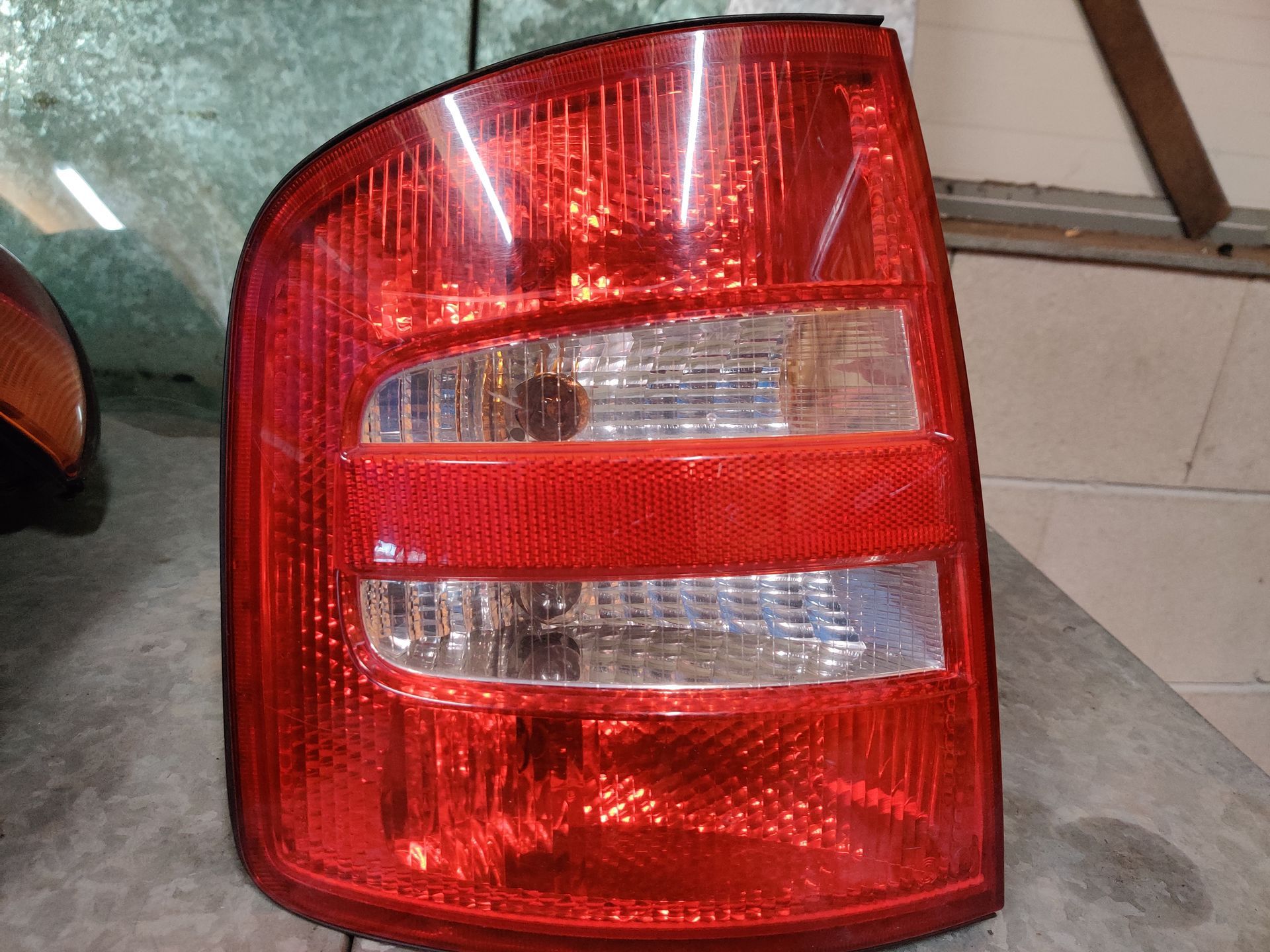 Skoda Fabia linker achterlichten bij stegeman autosloperij, nieuw en gebruikt.
