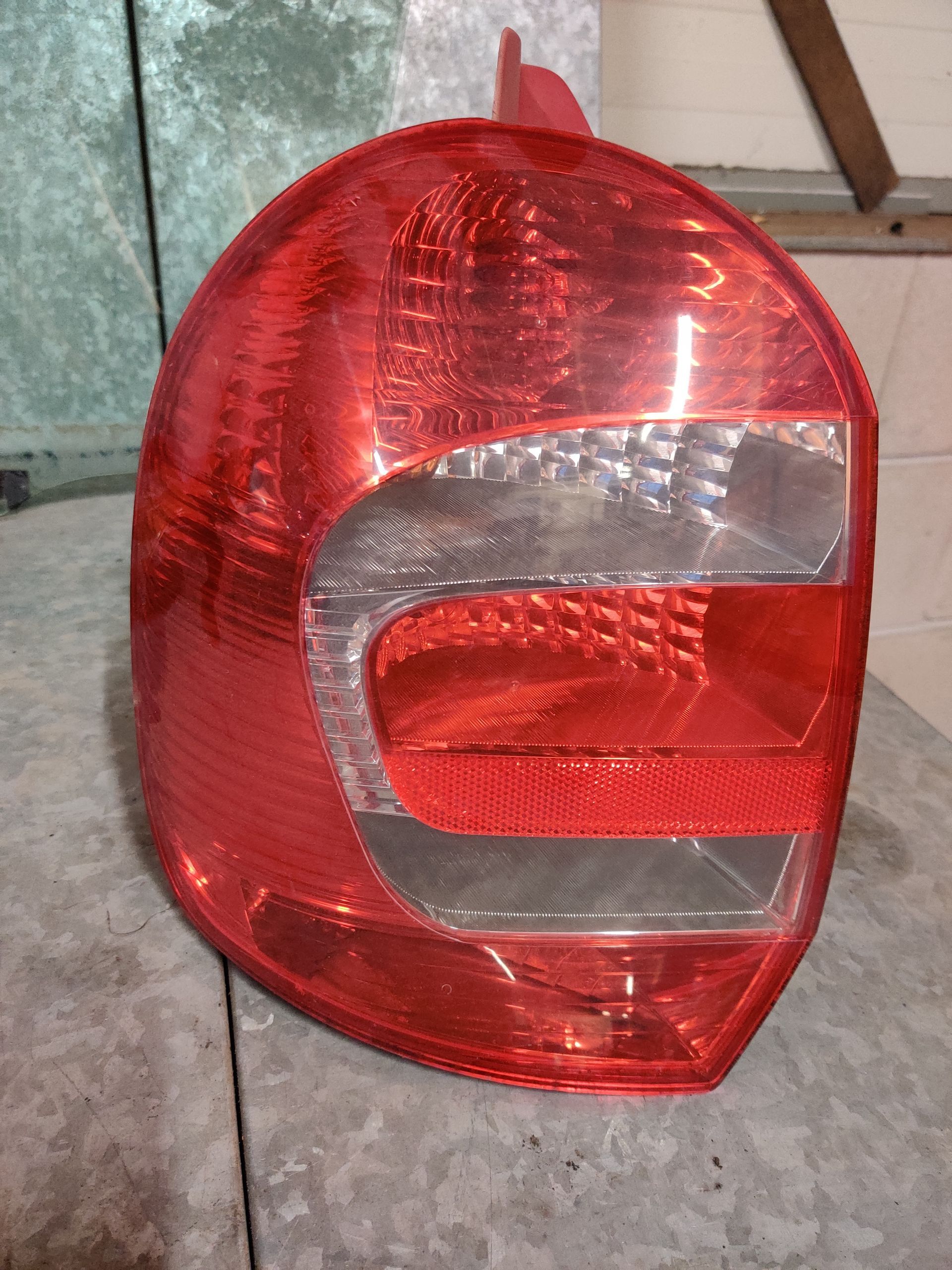 Renault Modus en Kia Picanto linker achterlichten bij Stegeman autosloperij, nieuw en gebruikt.
