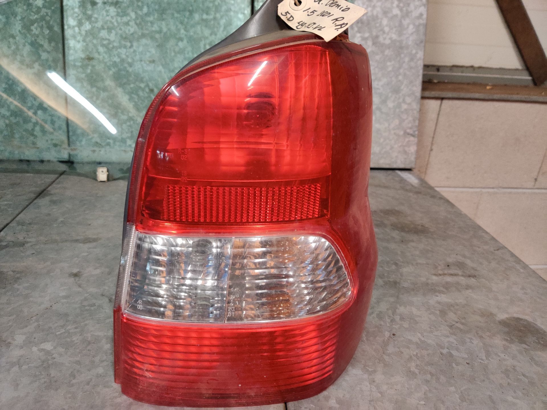 Mazda Demio en Chrysler Neon bij www.stegemancarparts.nl
