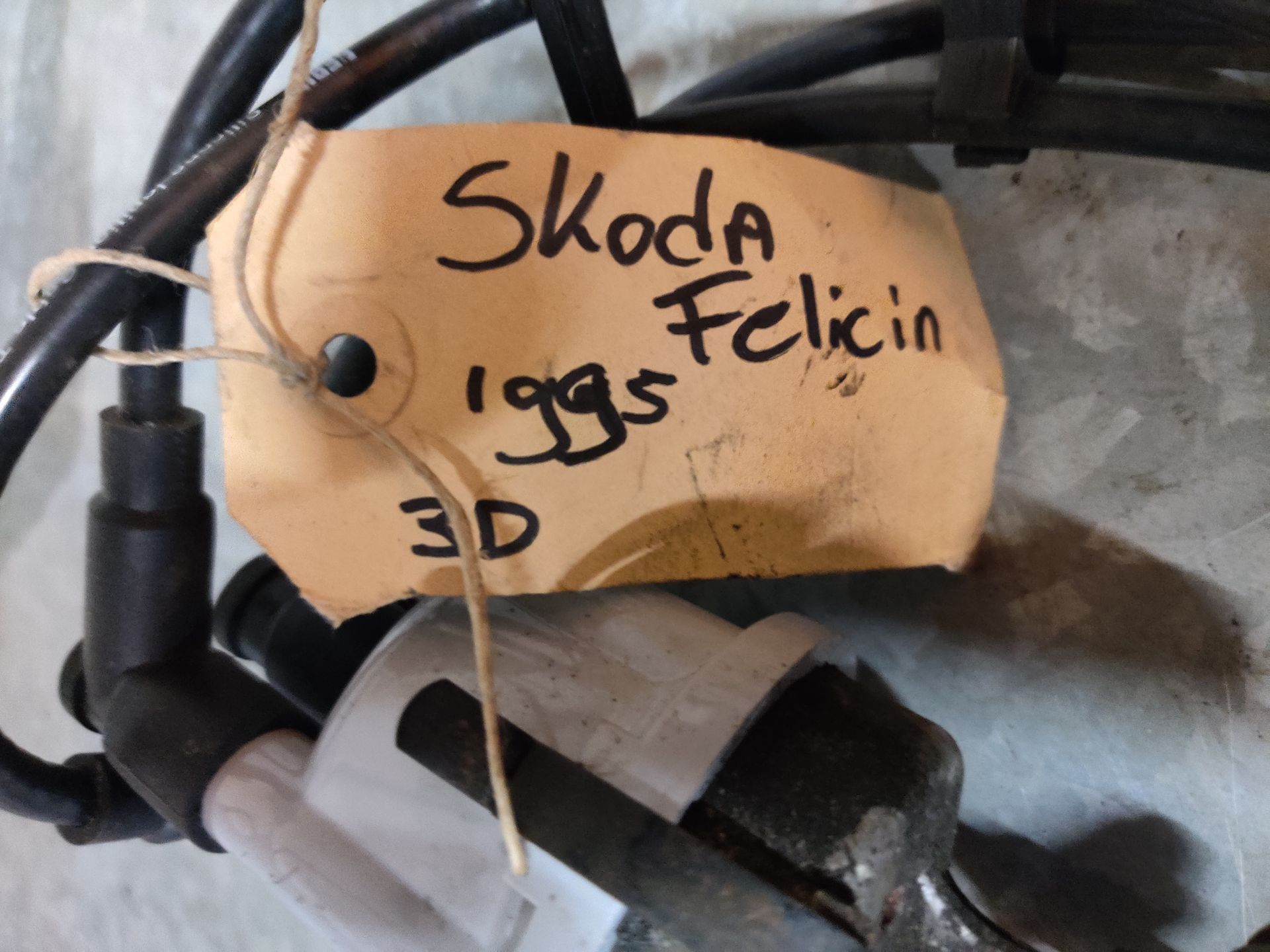 Skoda Felicia ontsteking en VW Passat achterlichten bij Stegeman carparts in Exel.