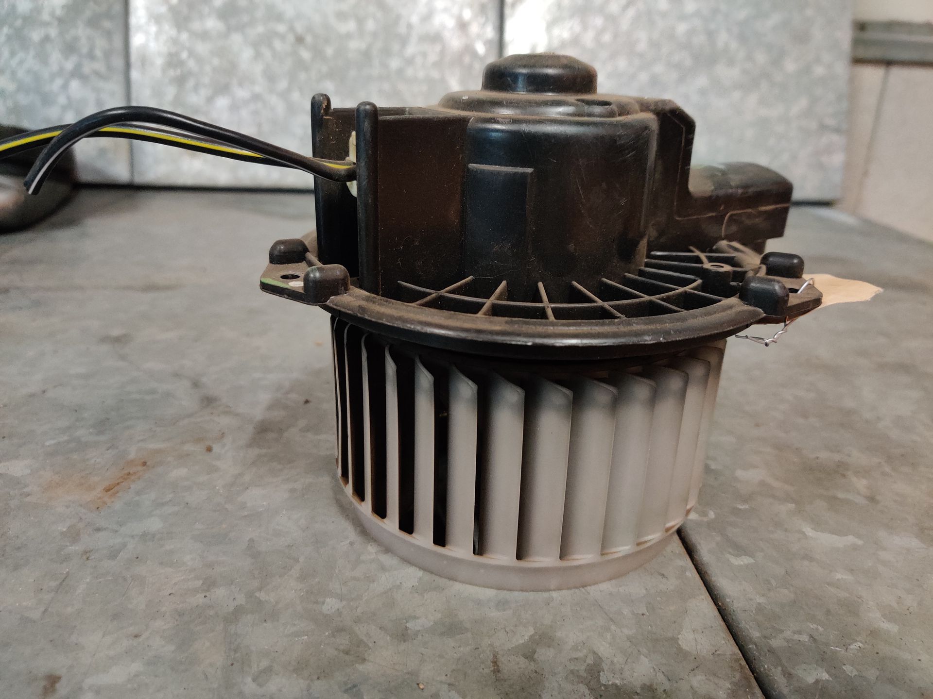 Nissan Pixo kachelmotor bij Stegeman Carparts in Exel bij Lochem.