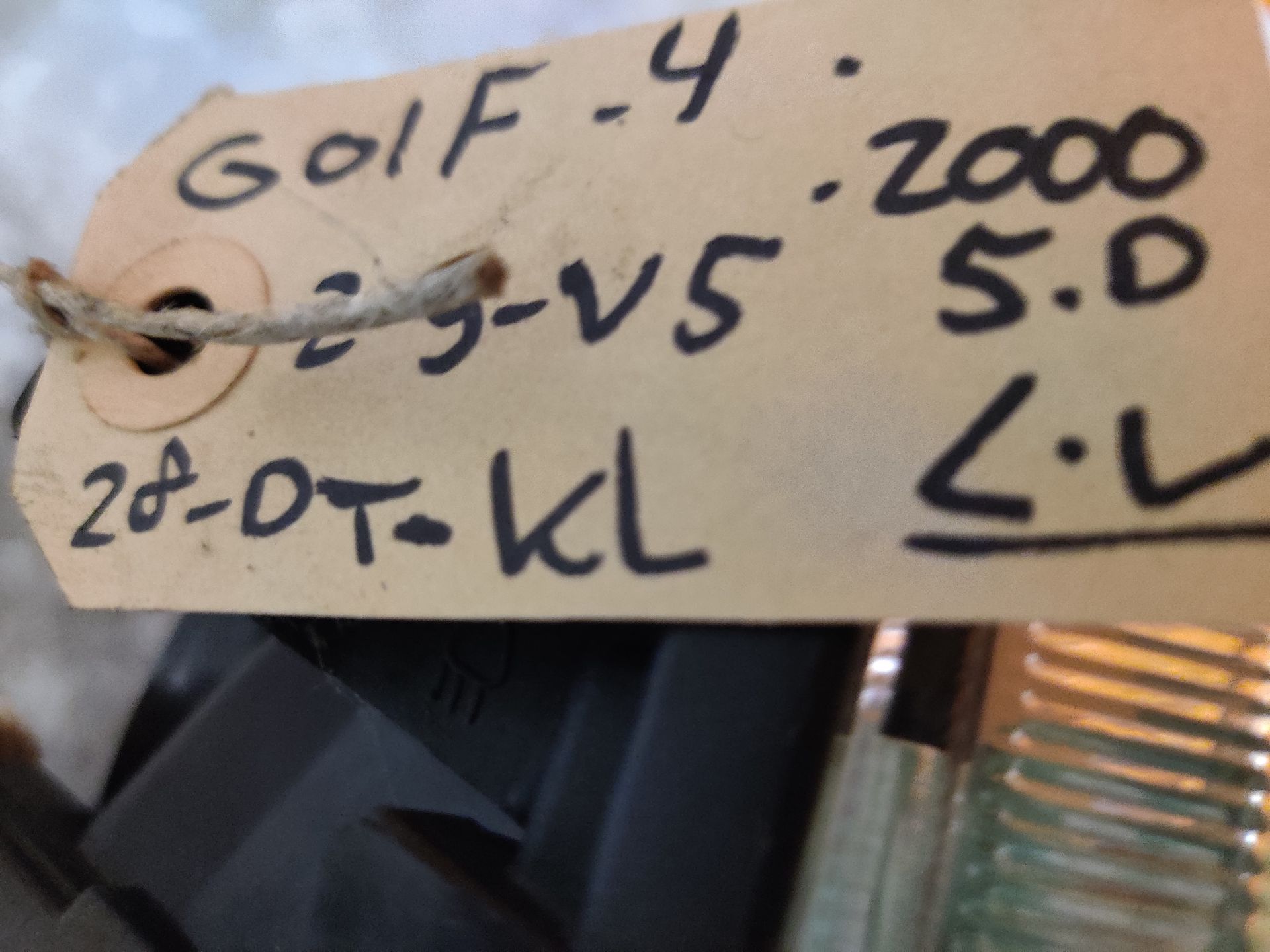 Golf 4 koplamp, Volvo V70 interieurdelen op voorraad bij Stegeman Car Parts in Exel bij Lochem.