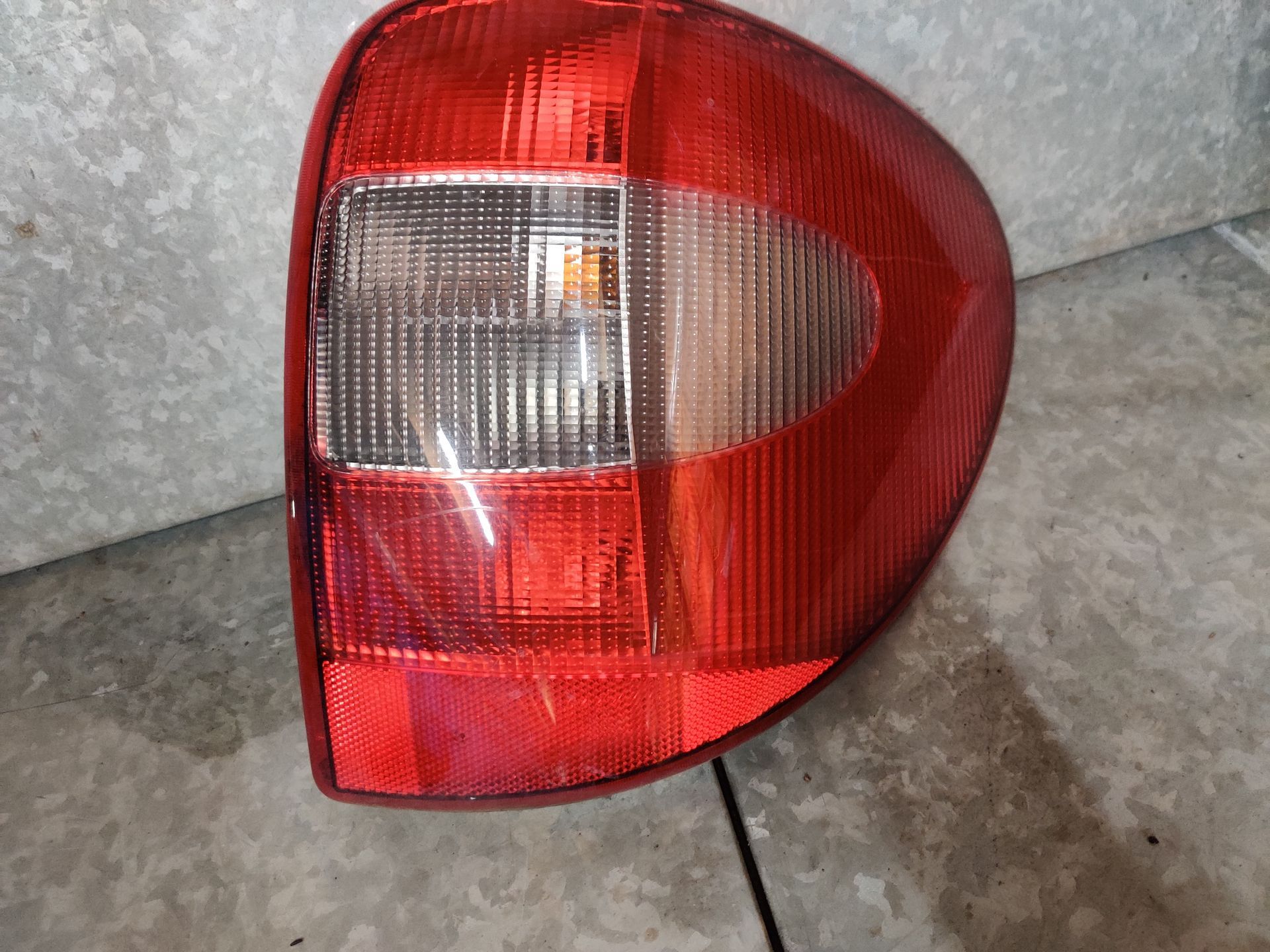 Dodge RamVan , achterlichten, contactsloten, koplampen bij Stegeman Autosloperij V.O.F. te Exel.