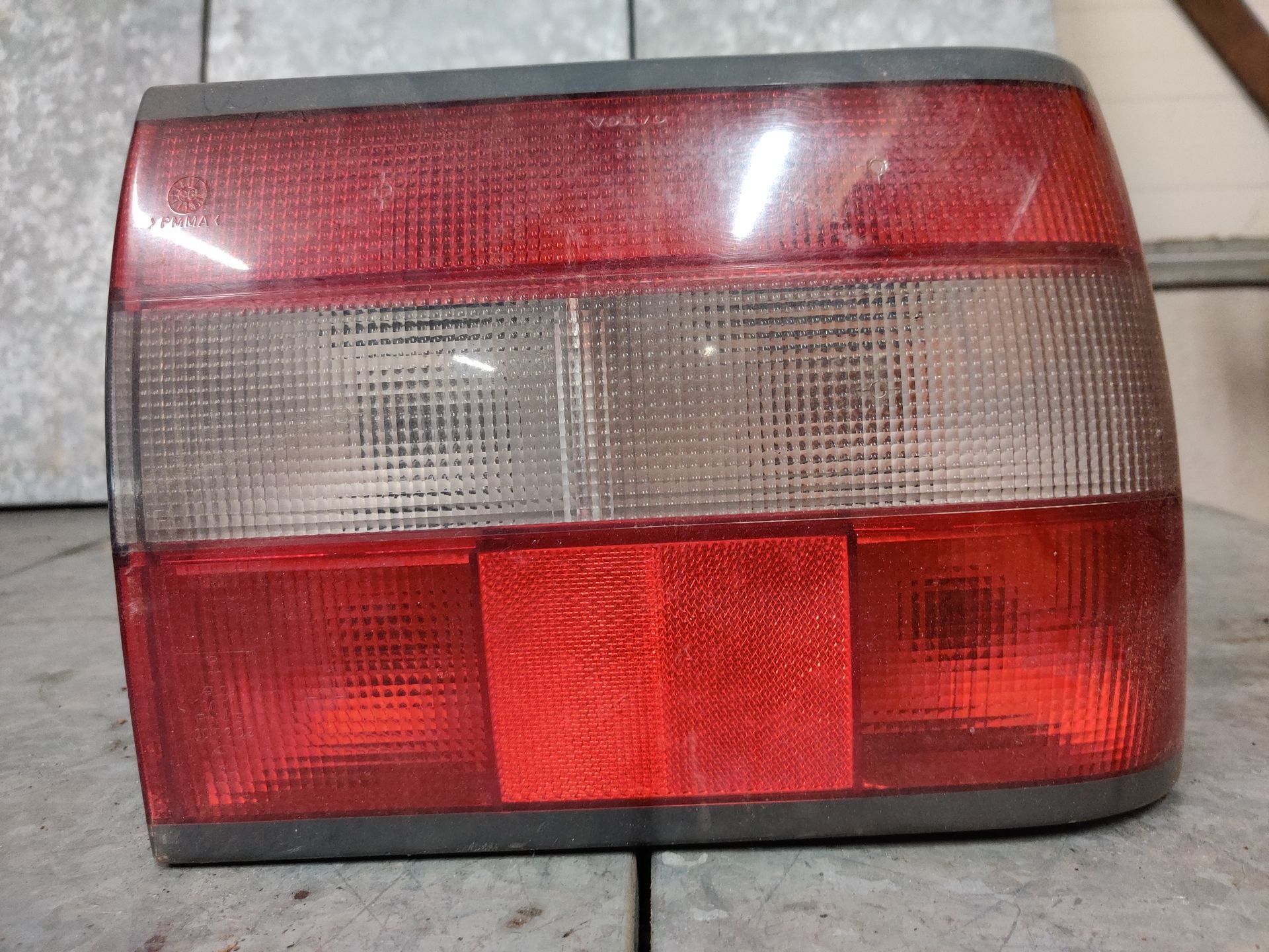 Volvo 850 achterlichten bij Stegeman Autosloperij