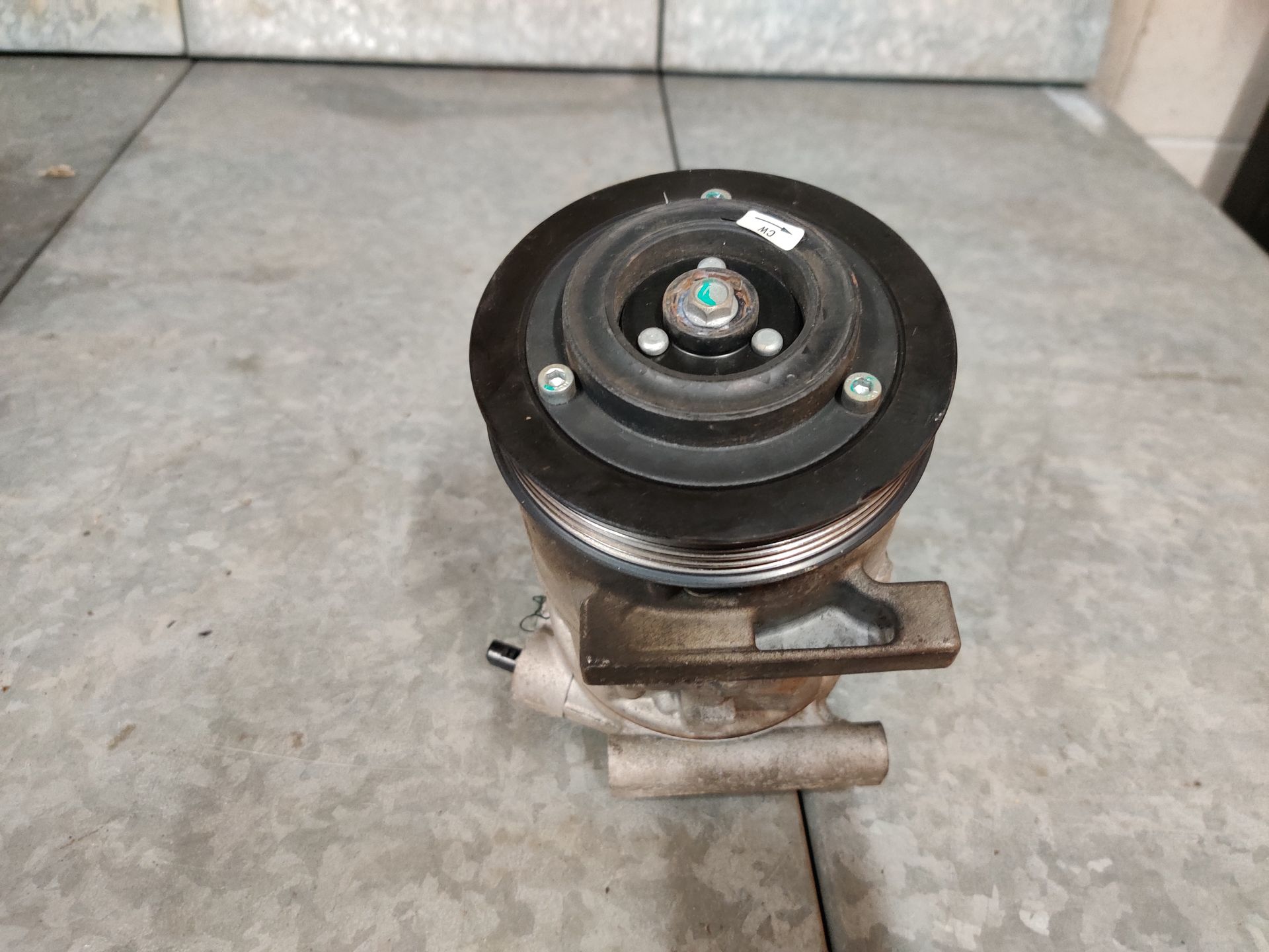 Airco compressor van een Alfa Mito bij Stegeman Carparts