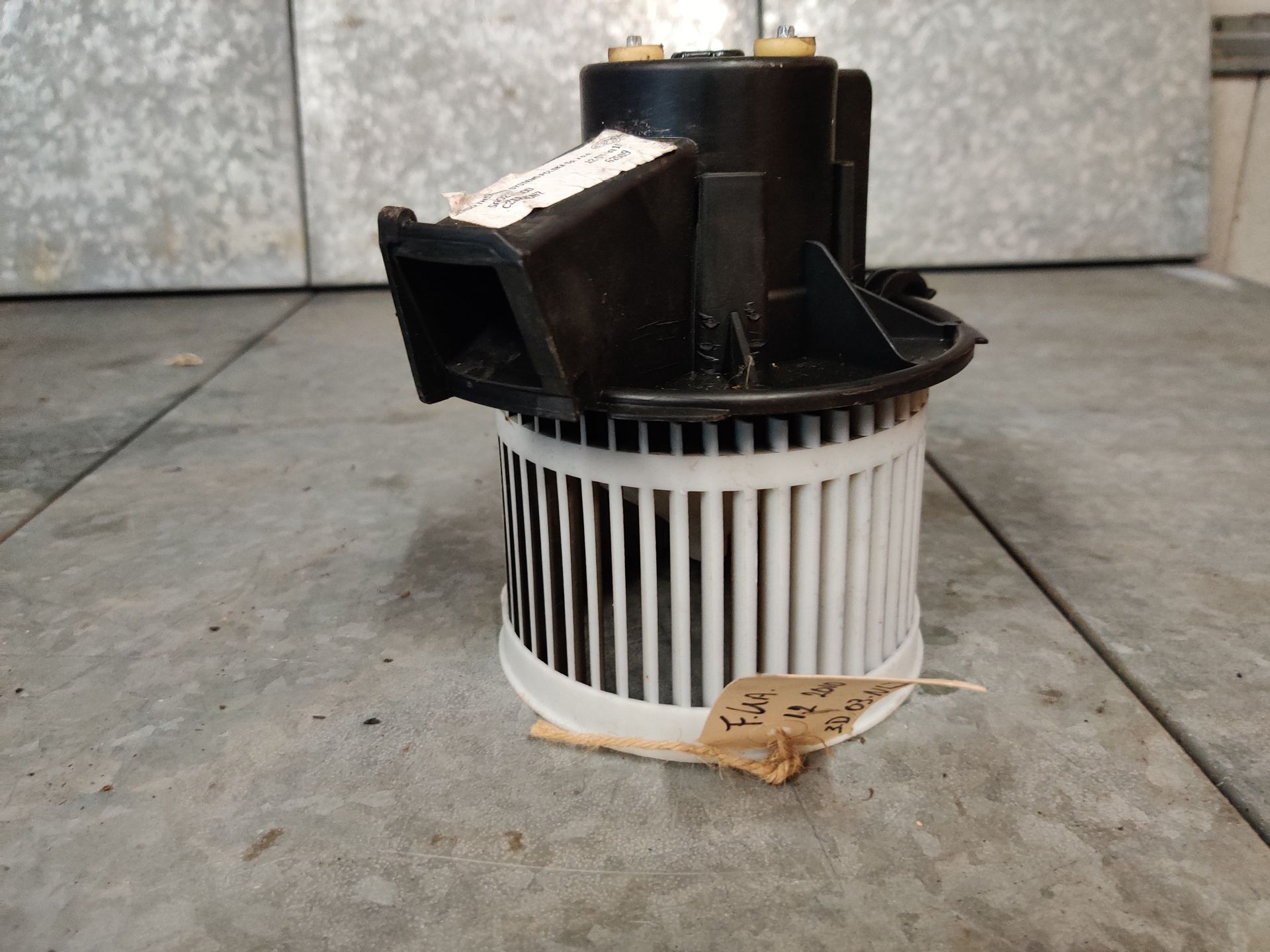Kachelmotor van een Ford Ka bij stegemancarparts.nl