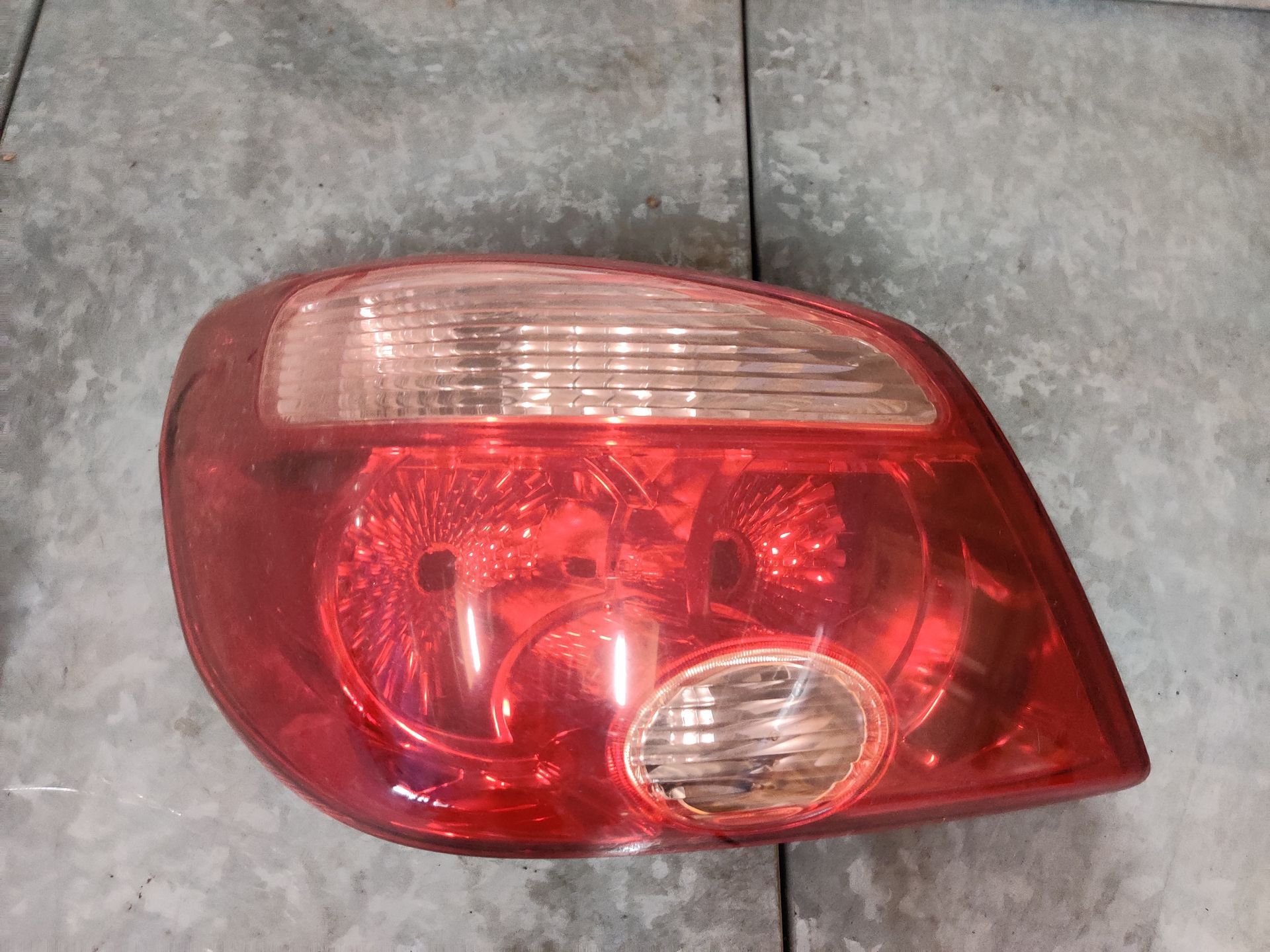 Mitsubishi Outlander spiegels en achterlichten bij www.stegemancarparts.nl