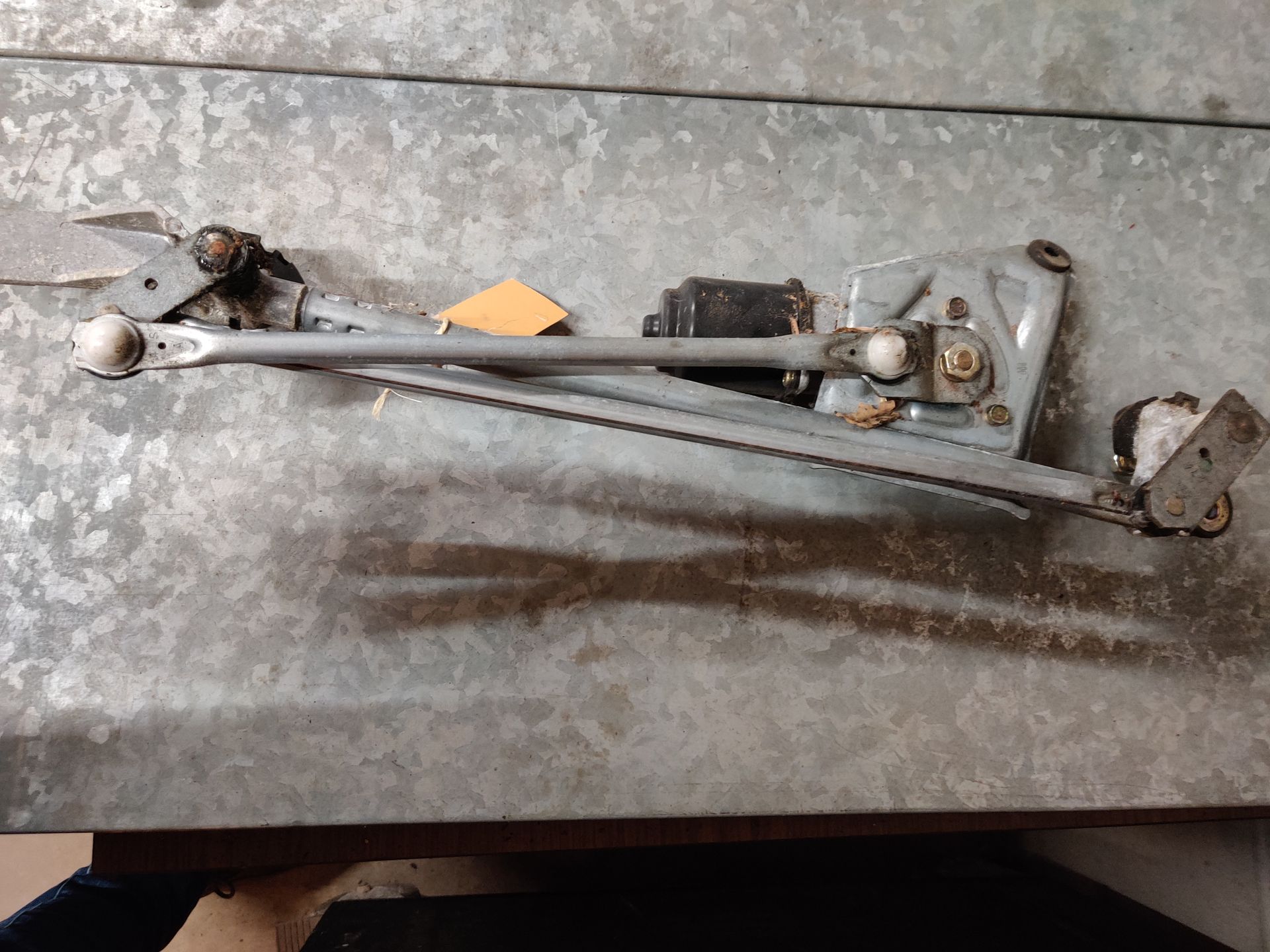 Subaru Impreza ruitenwissermotor bij Stegeman Autosloperij, wij versturen ook.