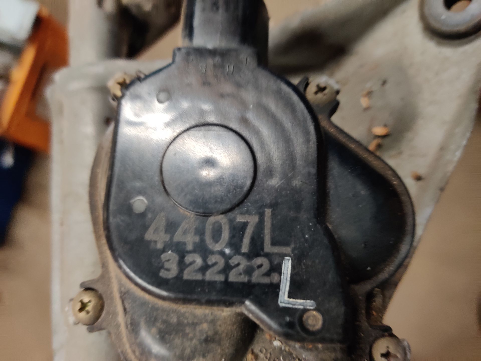 Subaru Impreza ruitenwissermotor bij Stegeman Autosloperij, wij versturen ook.