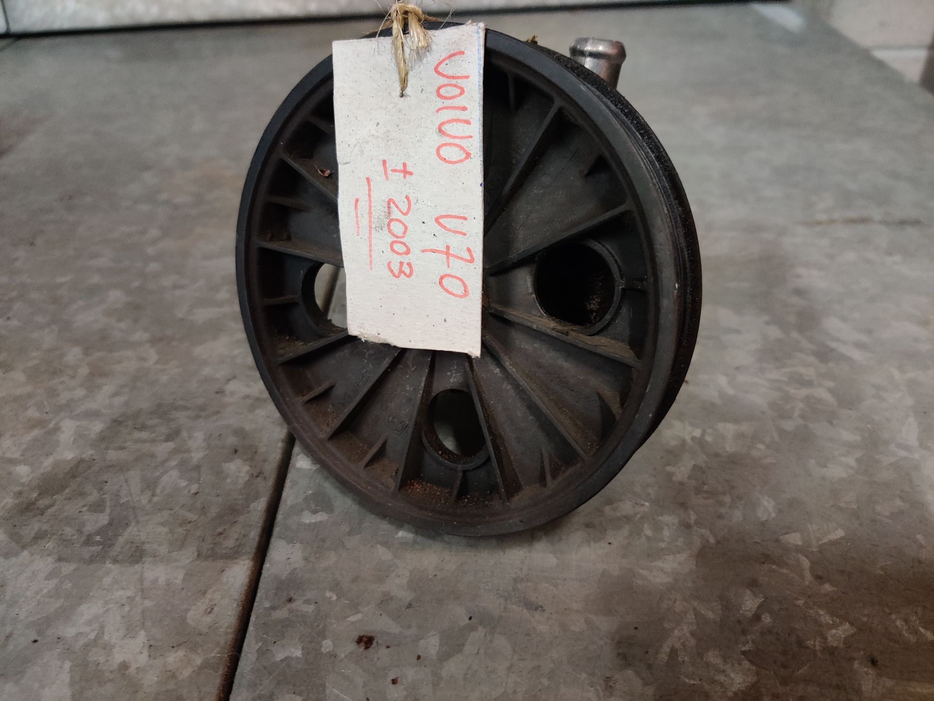Volvo V70 stuurbekrachtingspomp op voorraad bij Stegeman Autosloperij, wij versturen ook.