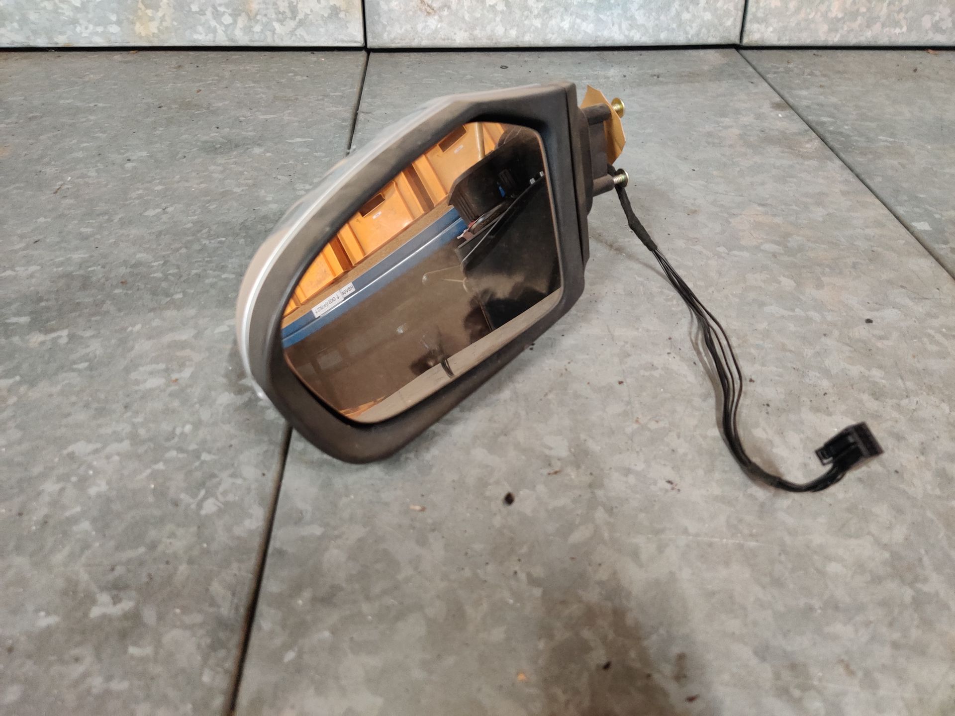 Mercedes B klasse spiegel bij  Stegeman carparts in Exel.