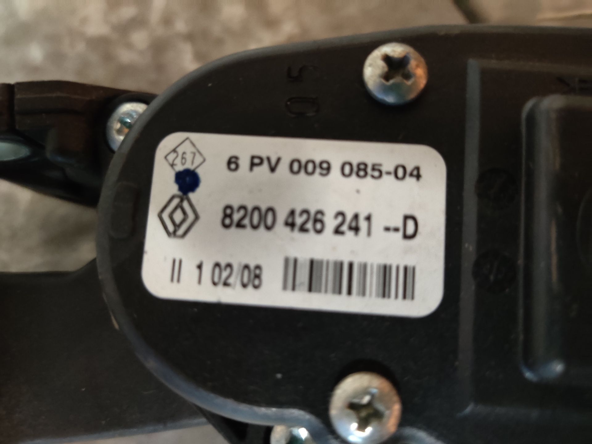 Gaspedaal van Renault bij Stegeman Autosloperij in Exel, ook in de webshop te bestellen.