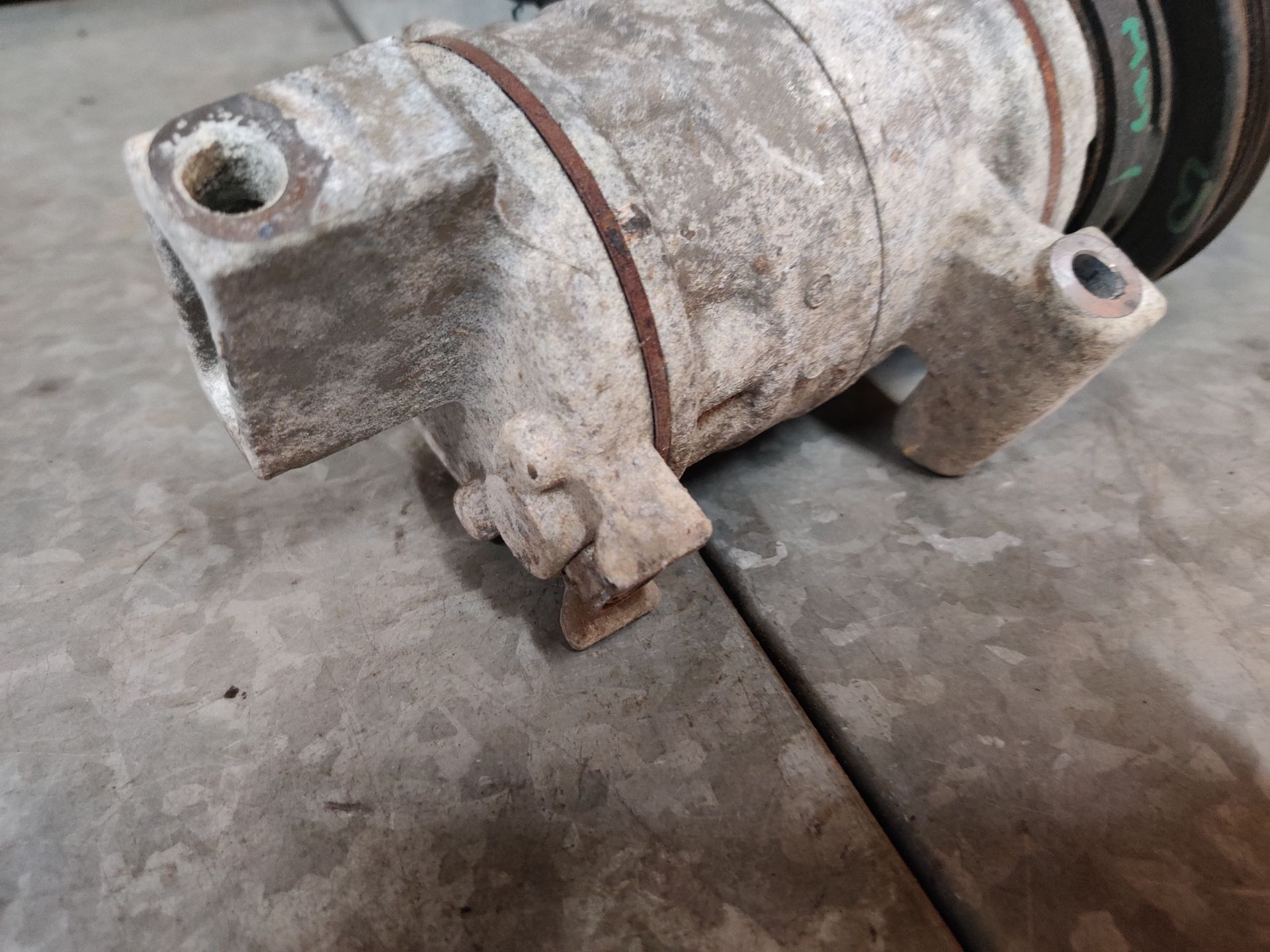 Nissan Pixo airco compressor bij stegeman car parts in Exel