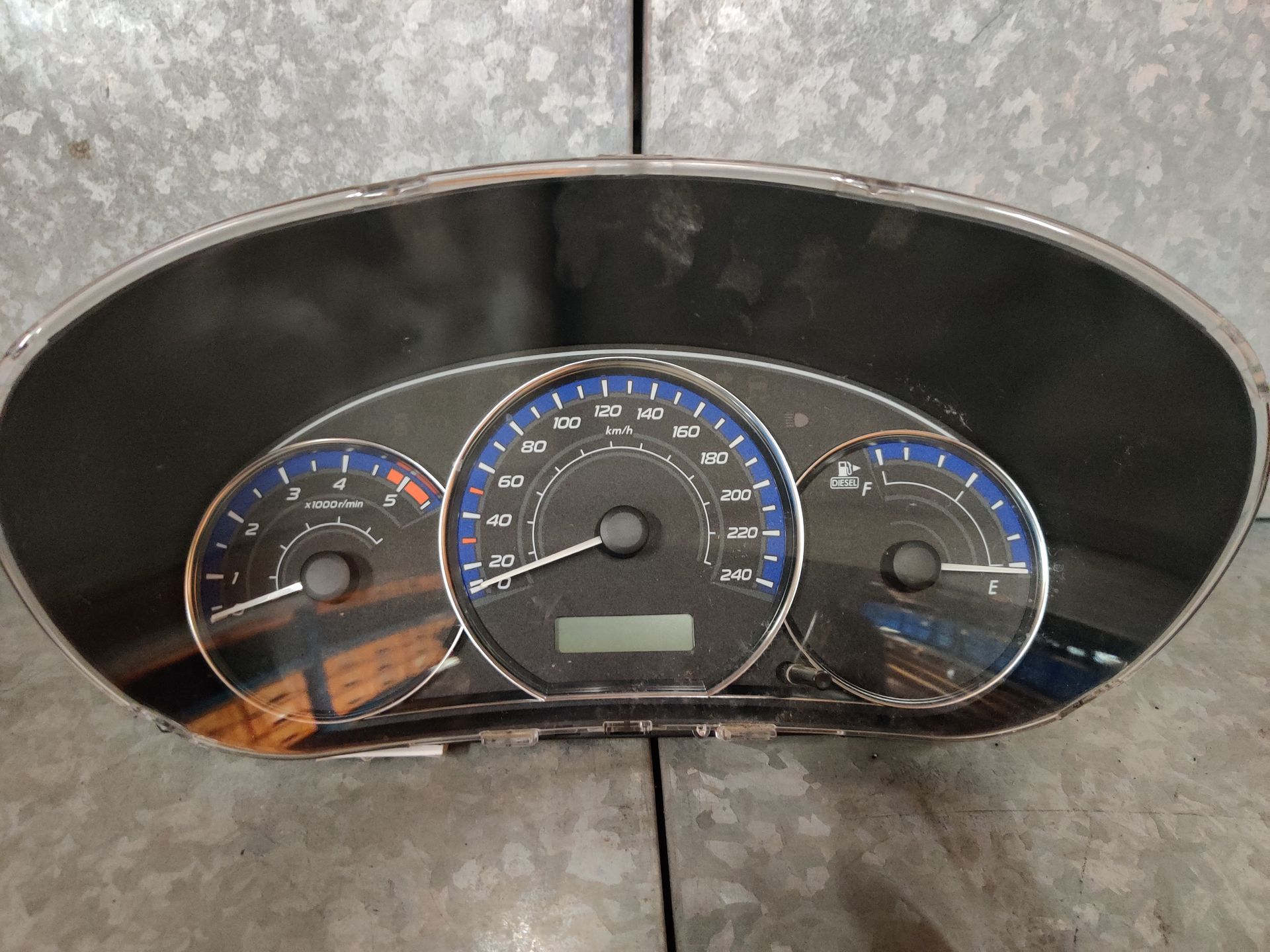 Subaru Impreza kilometerteller, radio cd speler, ruitenwissermotor, airbagring bij Stegeman in Exel.