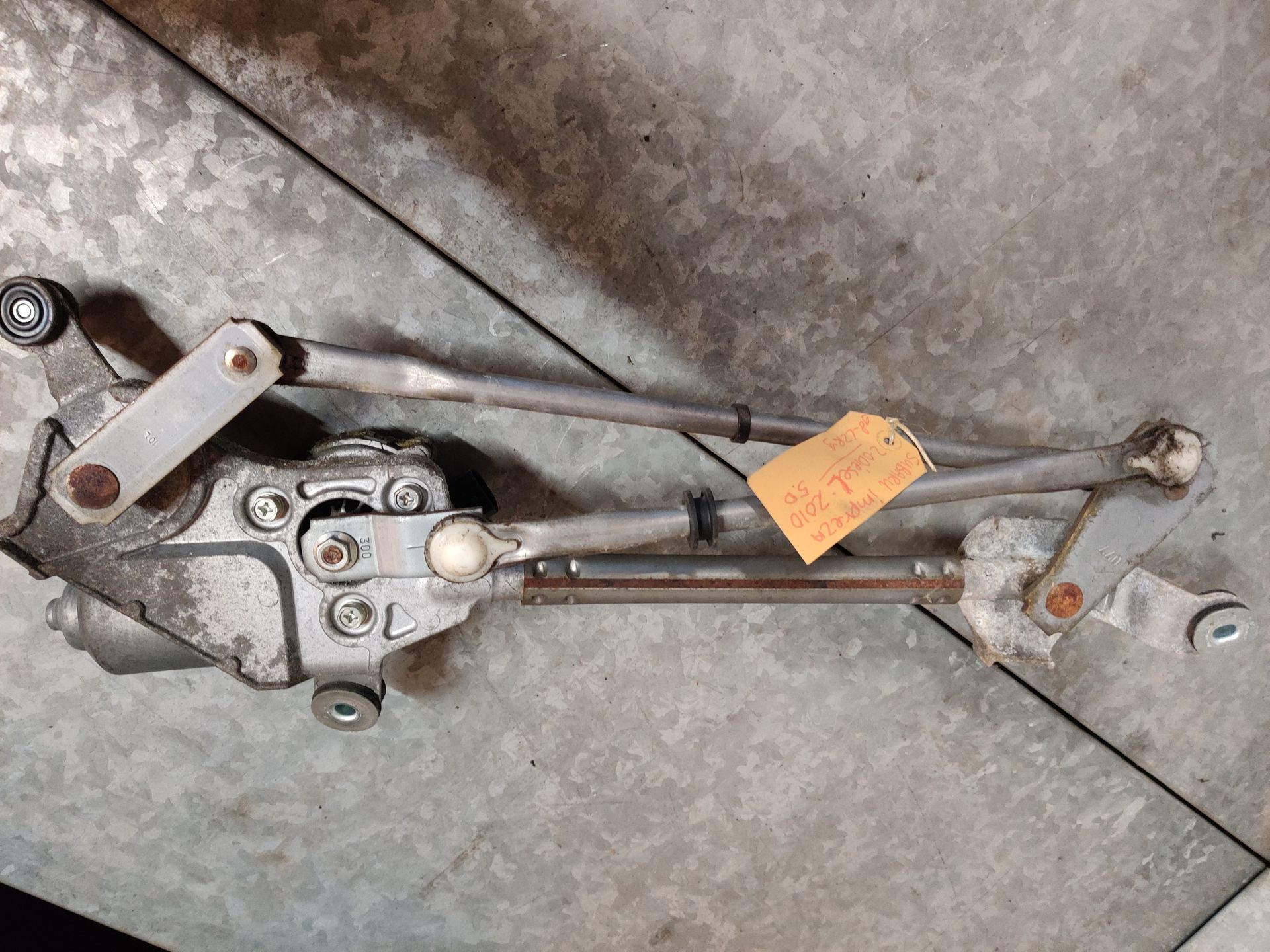 Subaru Impreza kilometerteller, radio cd speler, ruitenwissermotor, airbagring bij Stegeman in Exel.