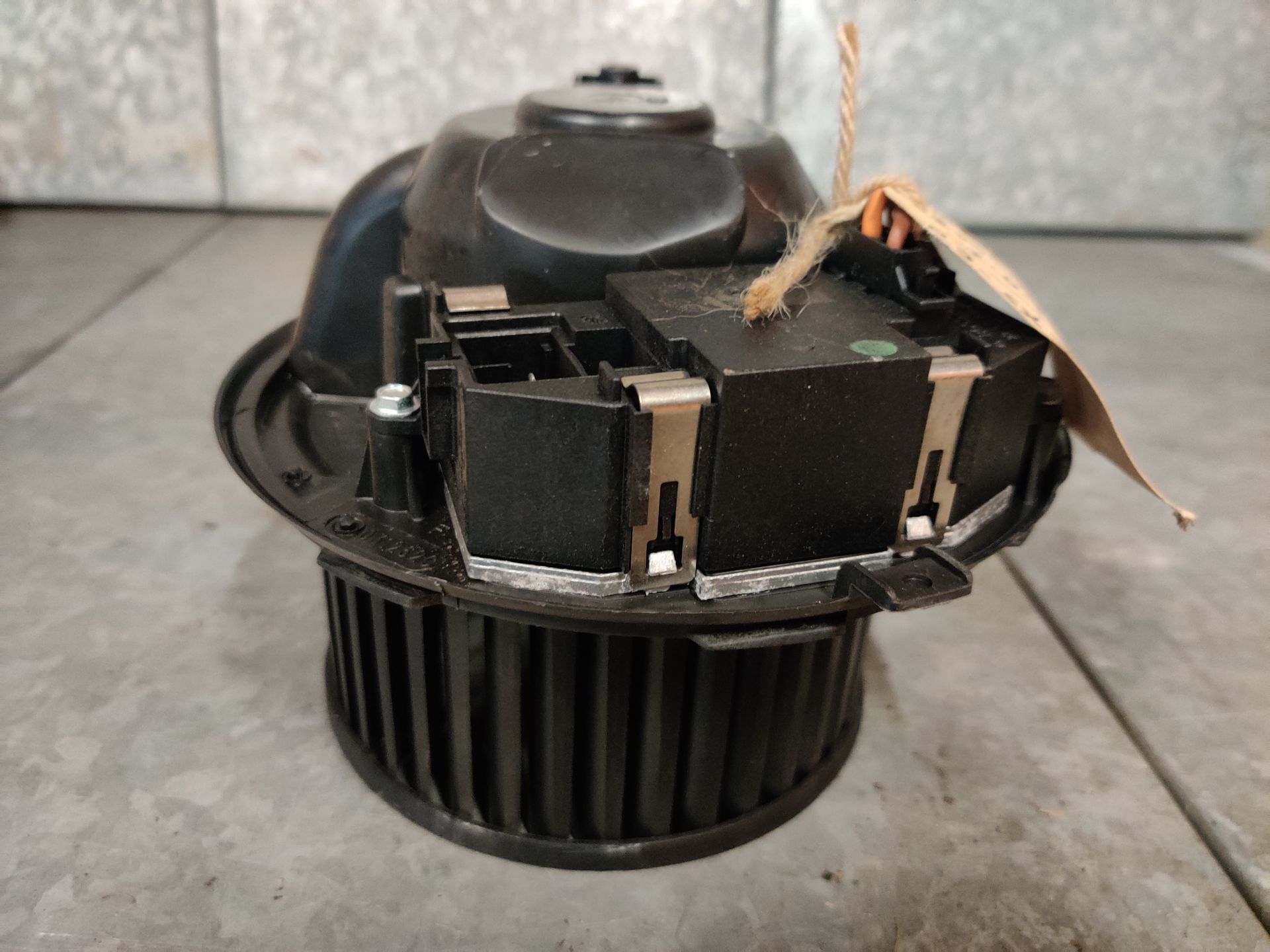 Seat Leon kachelmotor voor een aircomodel bij Stegeman in Exel.