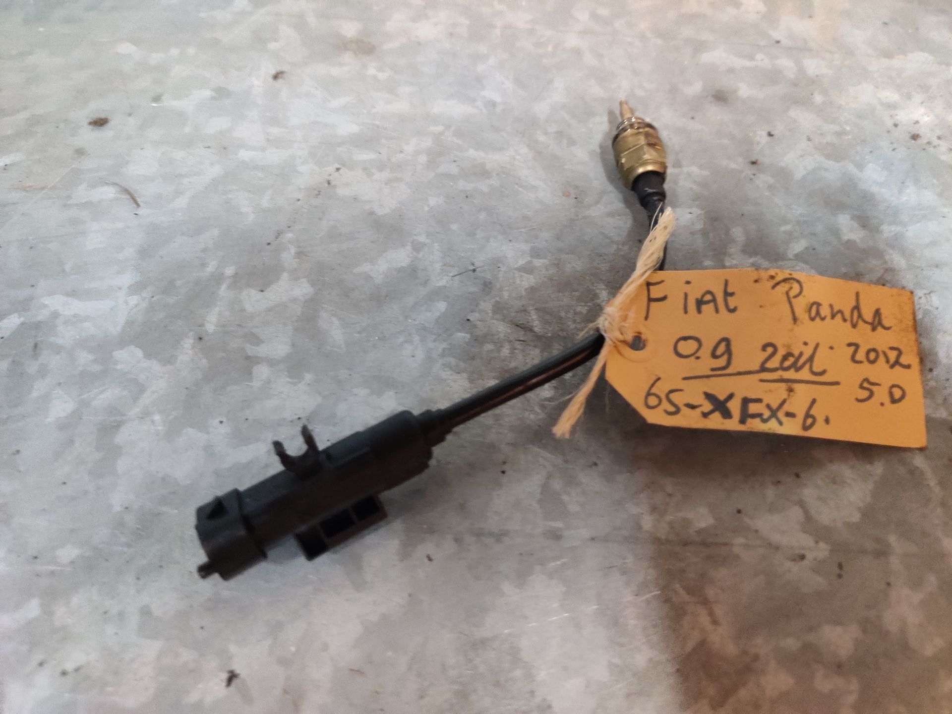 Fiat Panda temperstuur sensor bij Stegeman Autosloperij, ook via de webshop te bestellen.