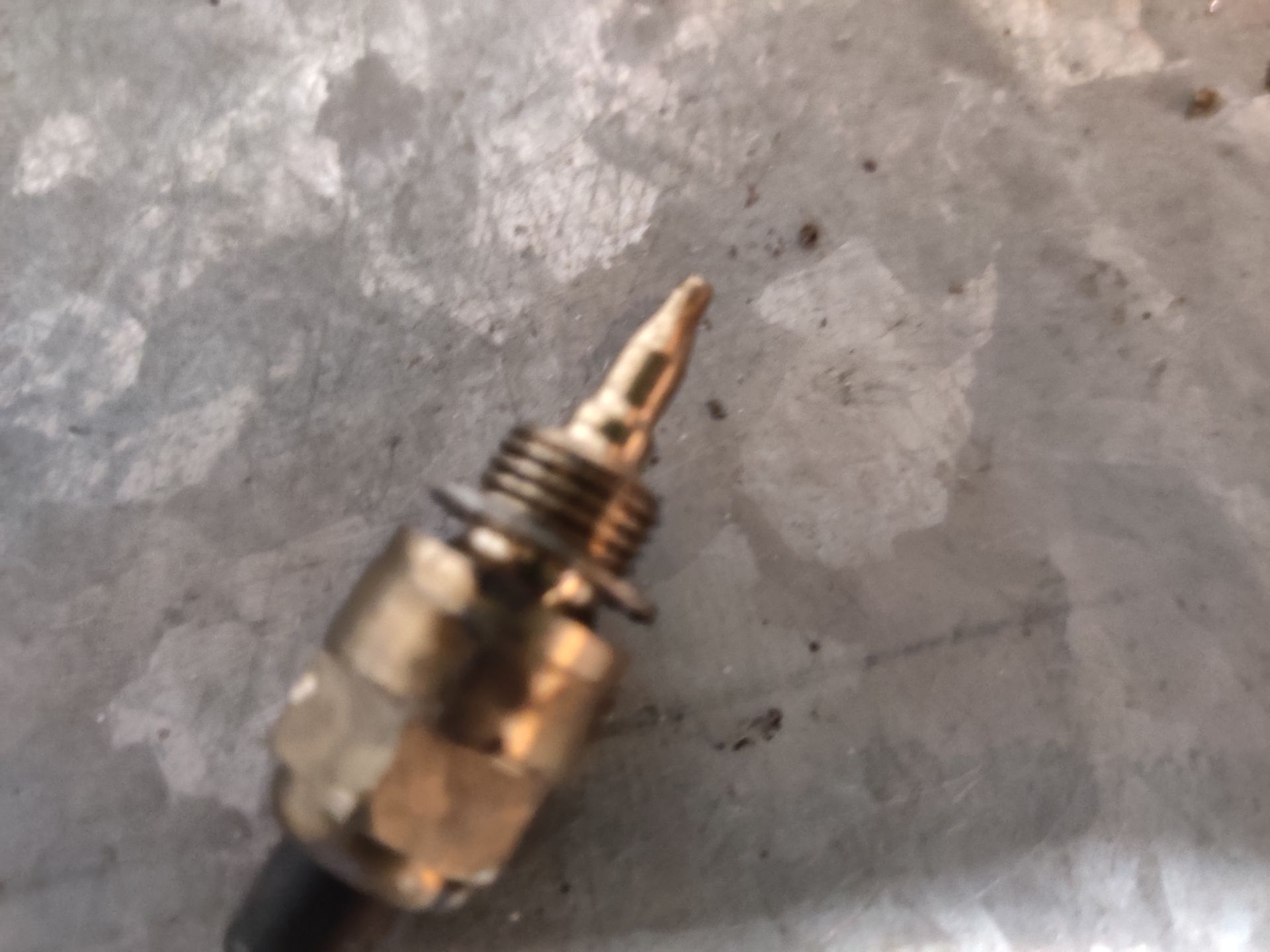 Fiat Panda temperstuur sensor bij Stegeman Autosloperij, ook via de webshop te bestellen.
