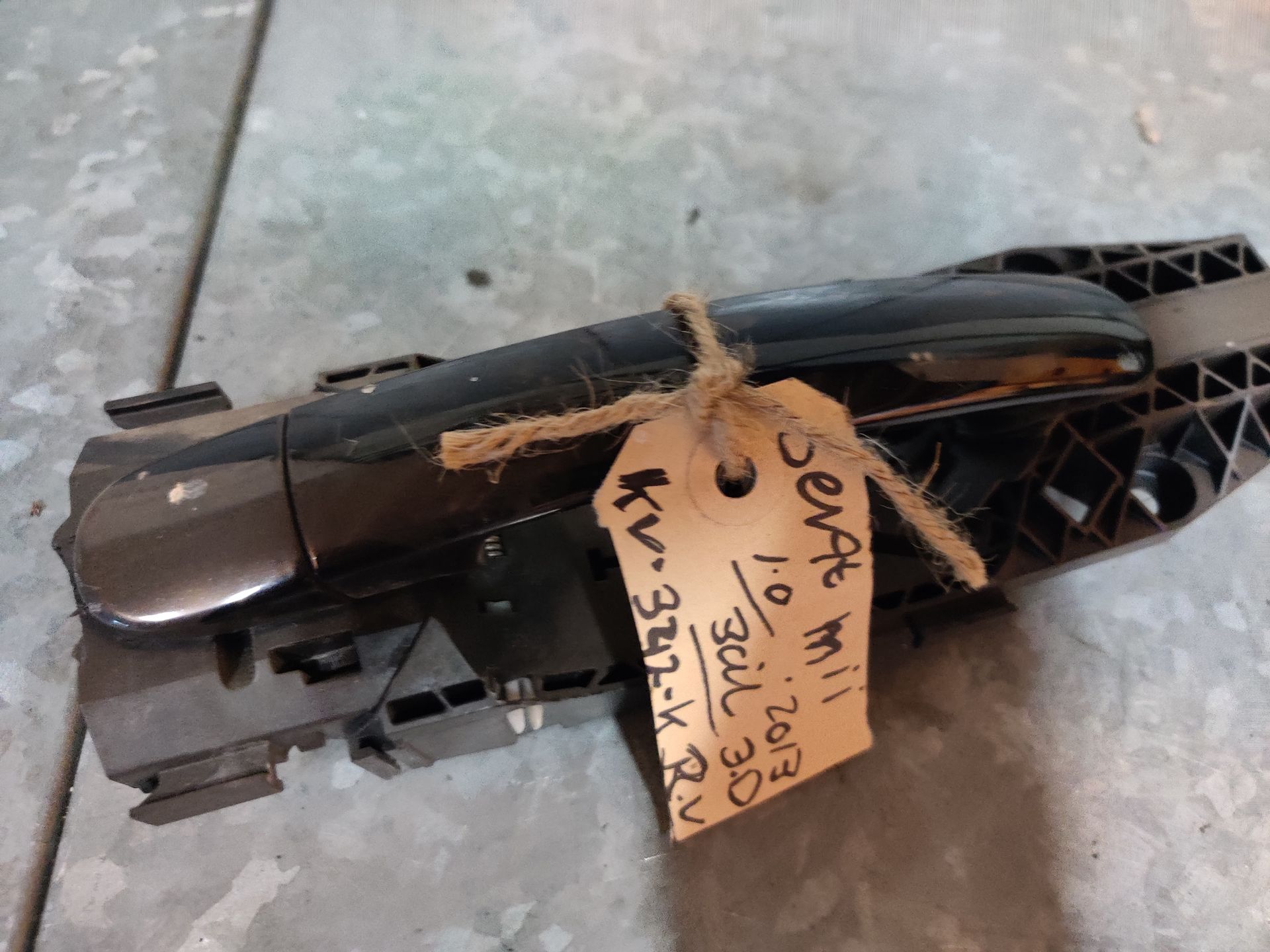 Seat Mii deurklink bij Stegeman Autosloperij, ook via de webshop te bestellen.