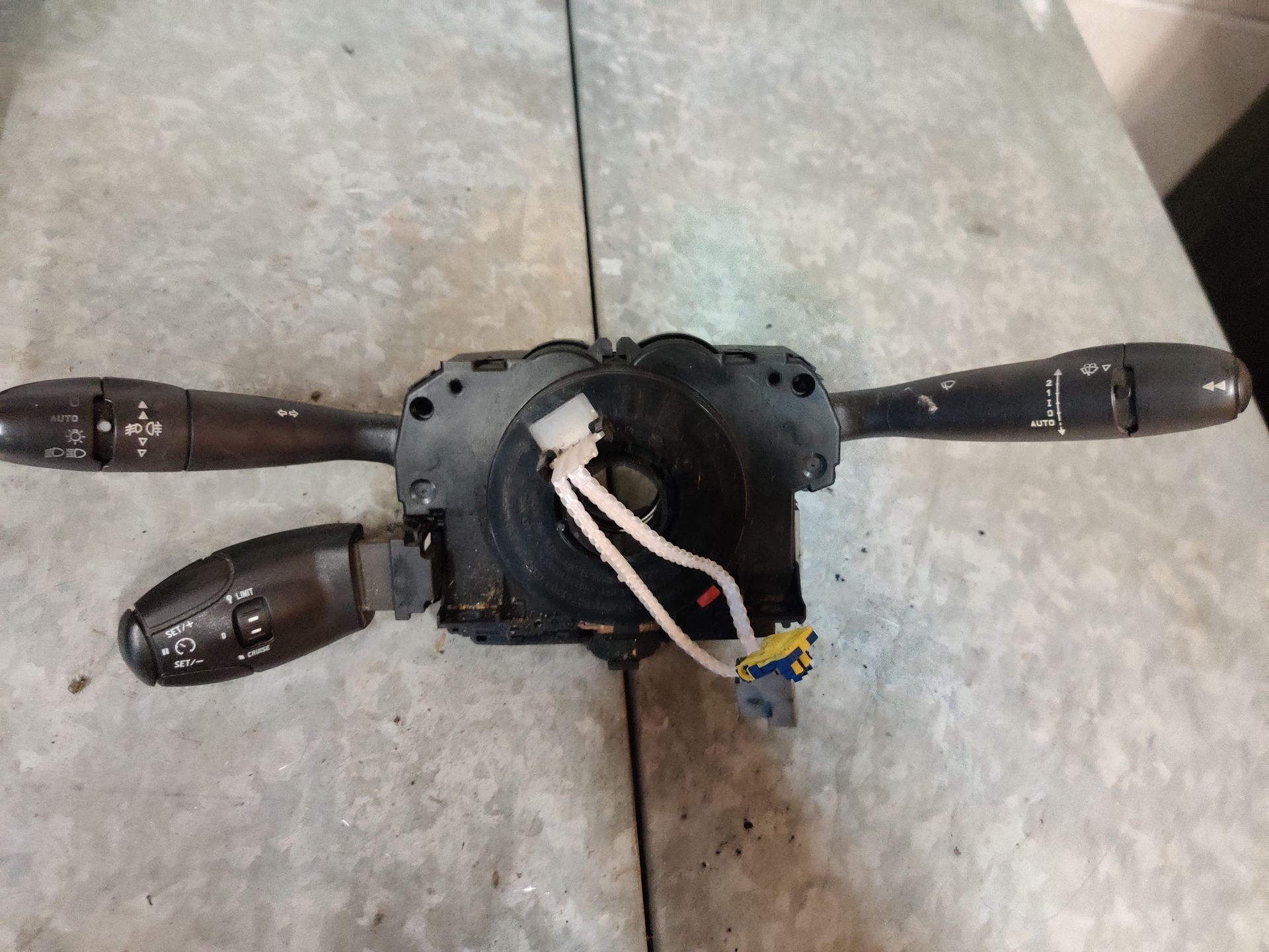 Stuurkolomschakelaars ruime voorraad bij stegemancarparts.nl afhalen ook mogelijk.