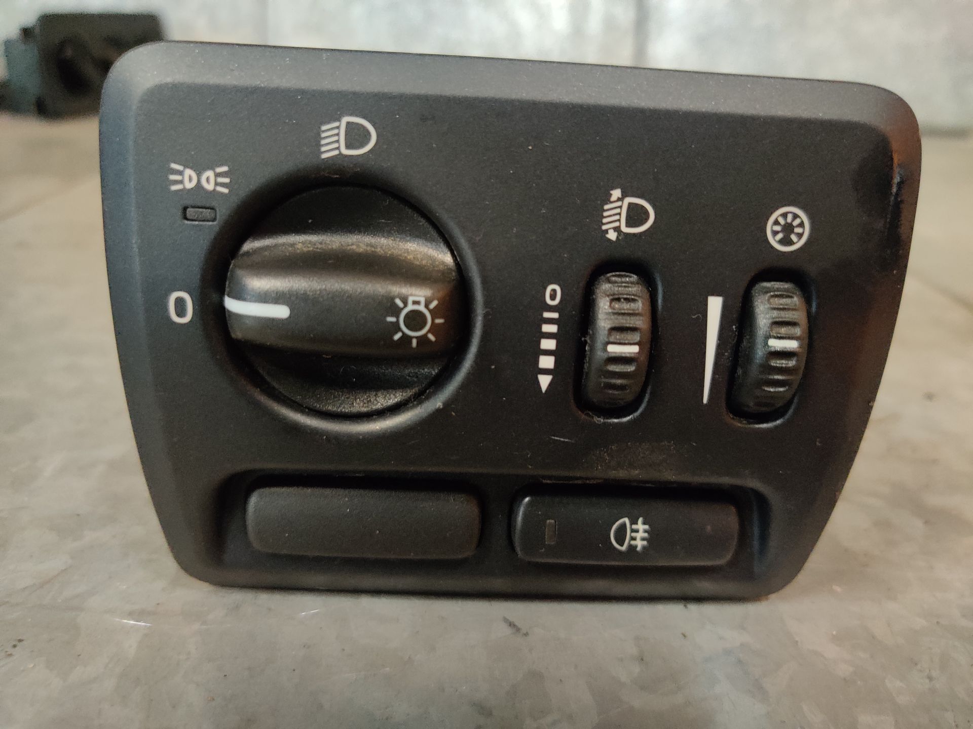V70, Golf 3, Megane, Scudo, Peugeot, Celica, Fox, Samurai bij Stegeman Autosloperij in Exel.