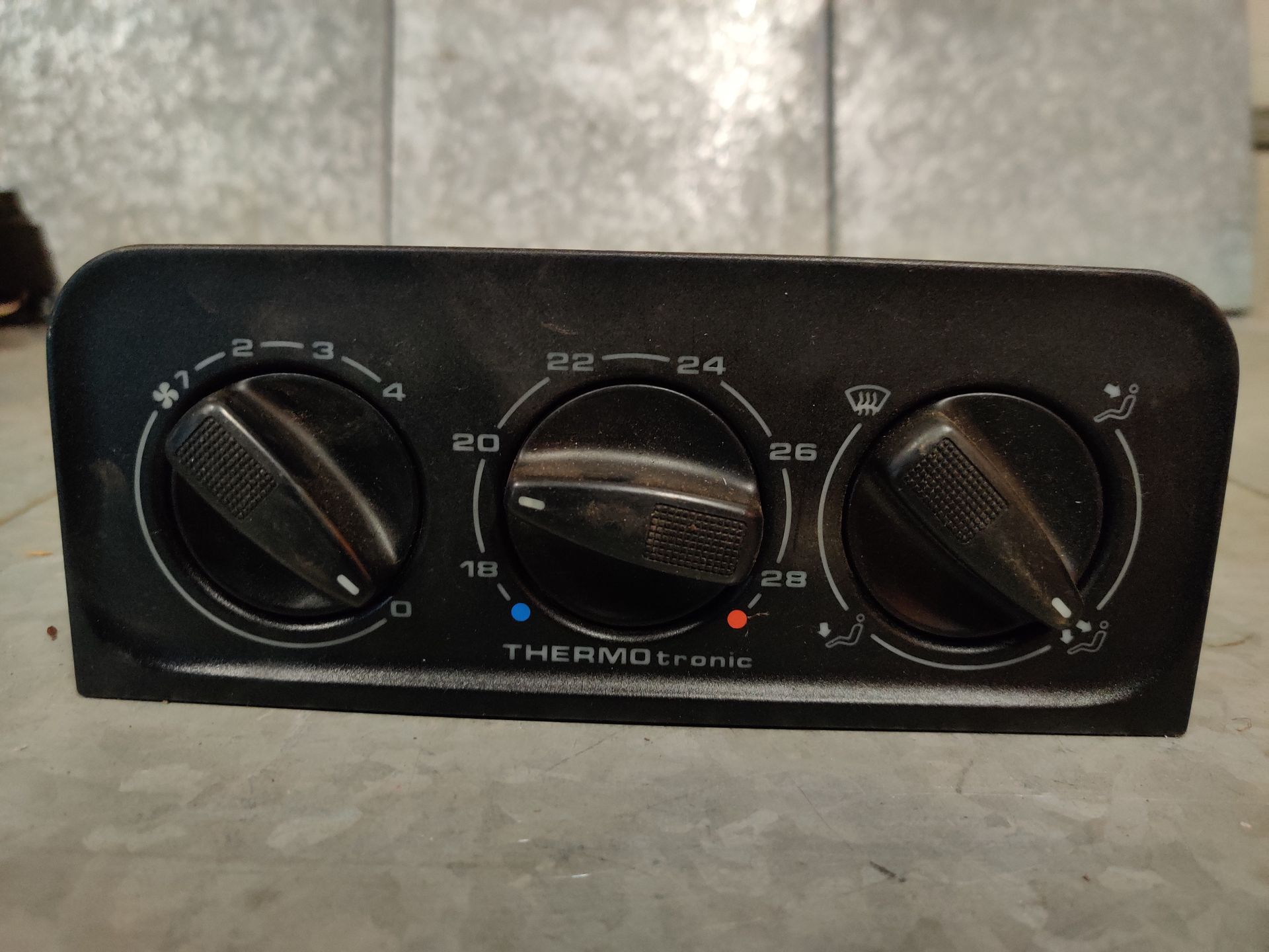 V70, Golf 3, Megane, Scudo, Peugeot, Celica, Fox, Samurai bij Stegeman Autosloperij in Exel.