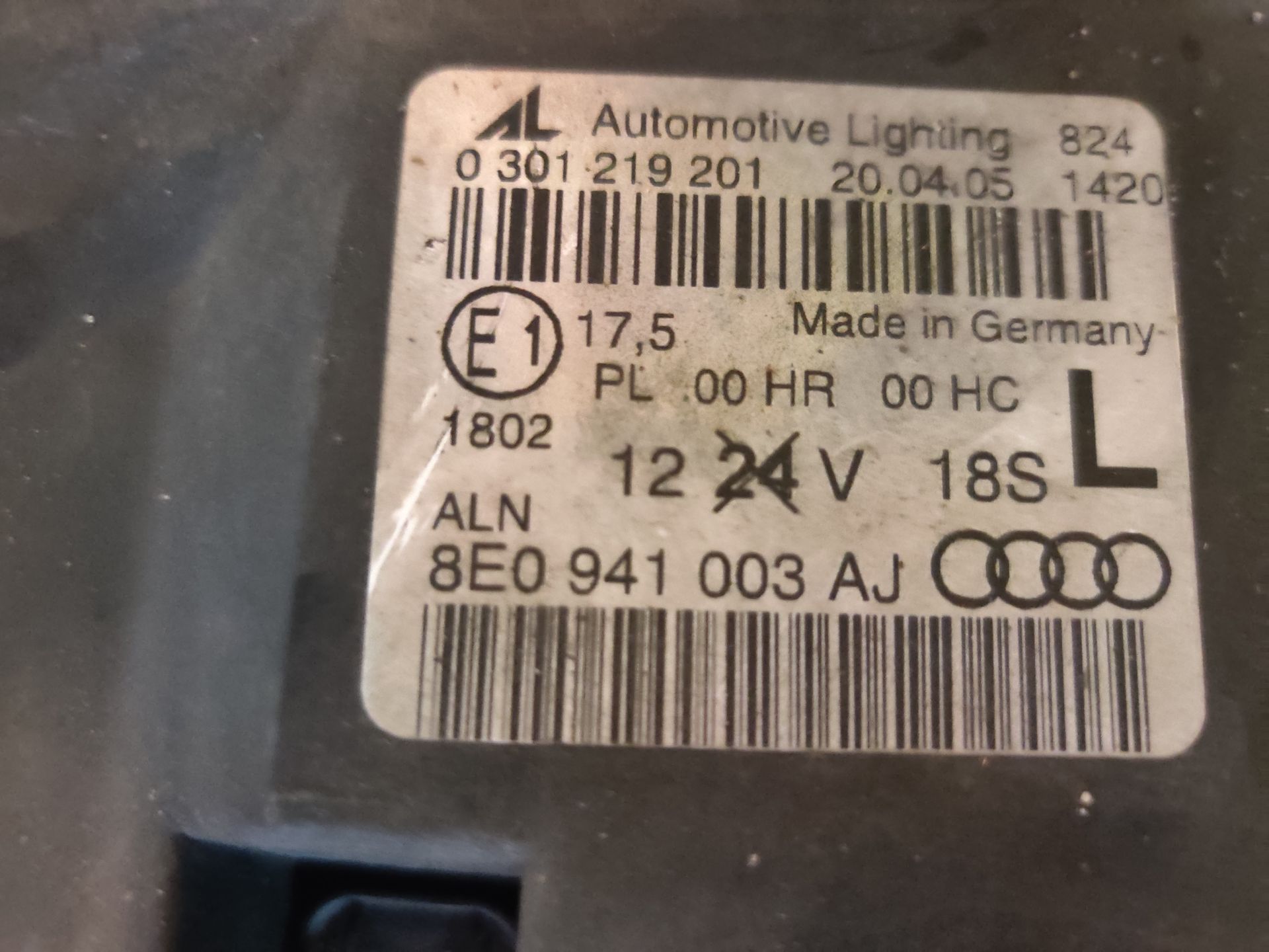 Audi A4 Autokoplampunit met heldere lens en amberkleurig knipperlicht,