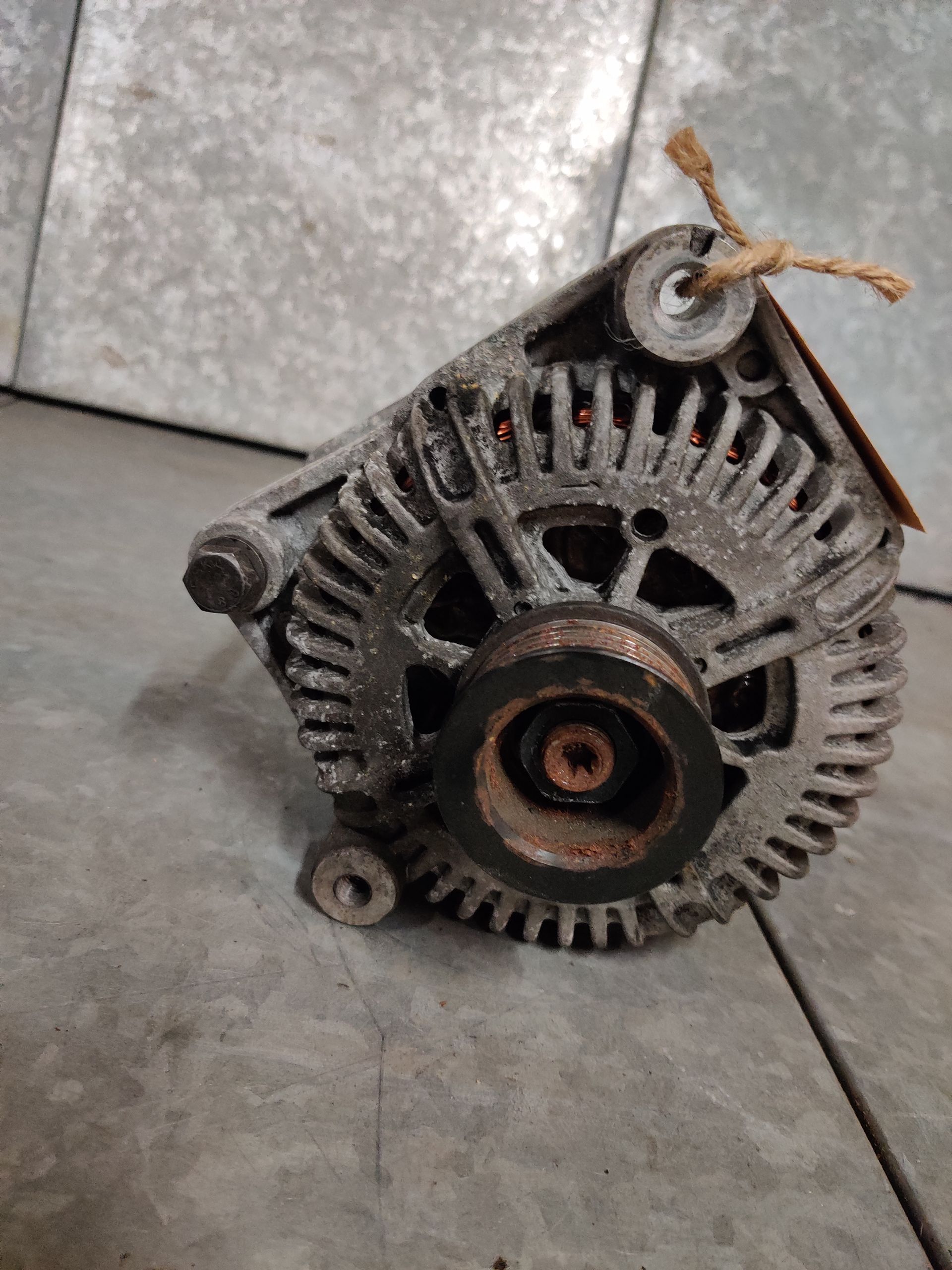 BMW 7 serie auto-dynamo met een poelie, Stegeman Car Parts
