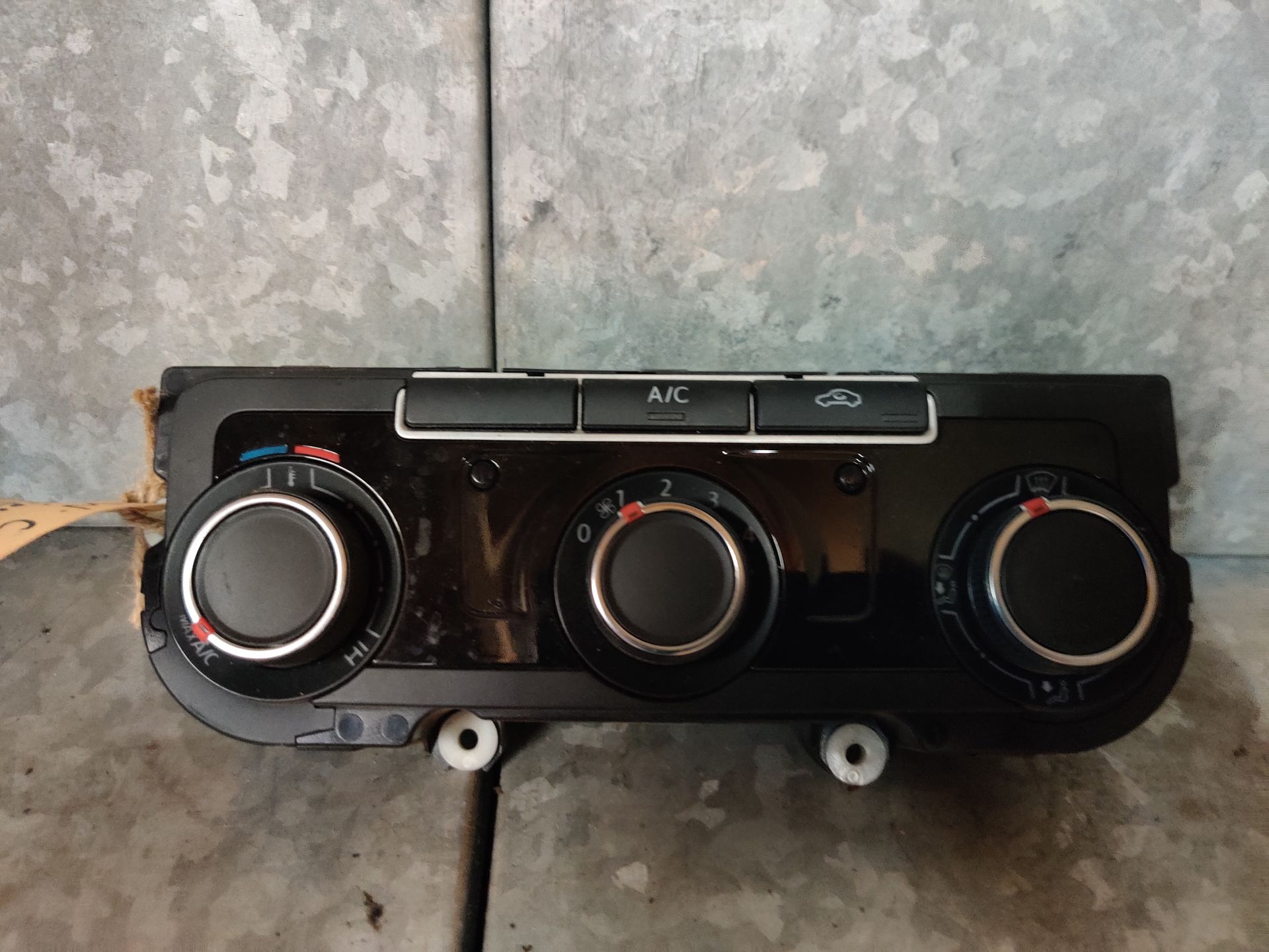 VW Caddy 2.0 TDi onderdelen bij Stegeman Autosloperij, ook via webshop te bestellen.