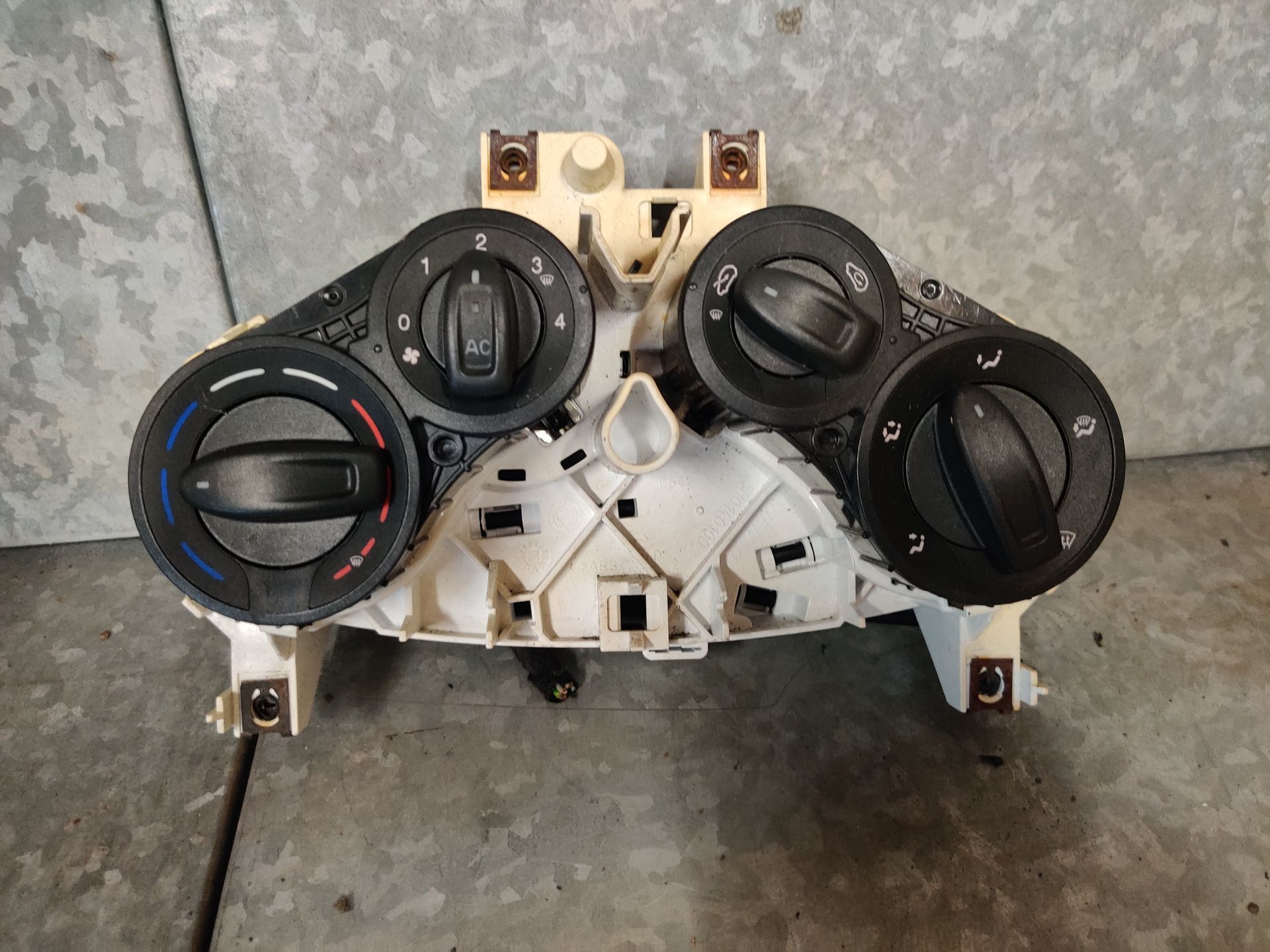 Ford Ka gebruikte onderdelen voor dump prijzen bij Stegeman Autosloperij in Exel. Ook te bestellen.