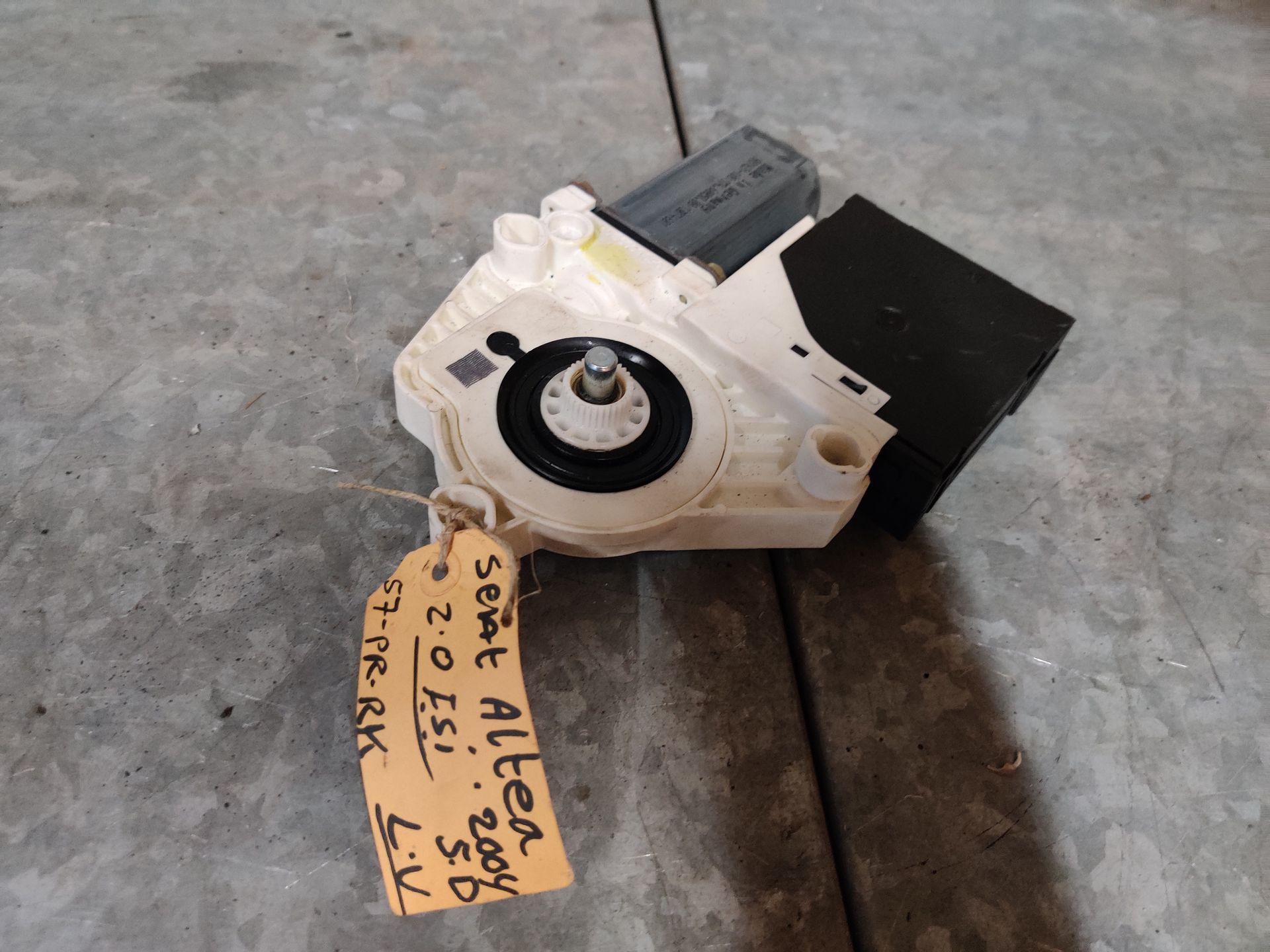 Auto onderdelen nieuw en gebruikt bij Stegeman Autosloperij in Exel, te bestelen via de webshop.