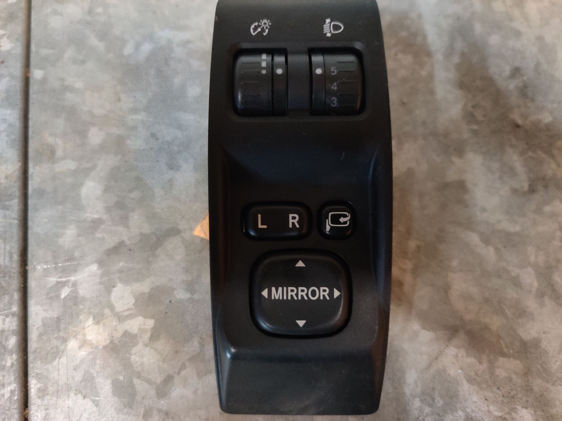 Auto onderdelen nieuw en gebruikt bij Stegeman Autosloperij in Exel, te bestelen via de webshop.