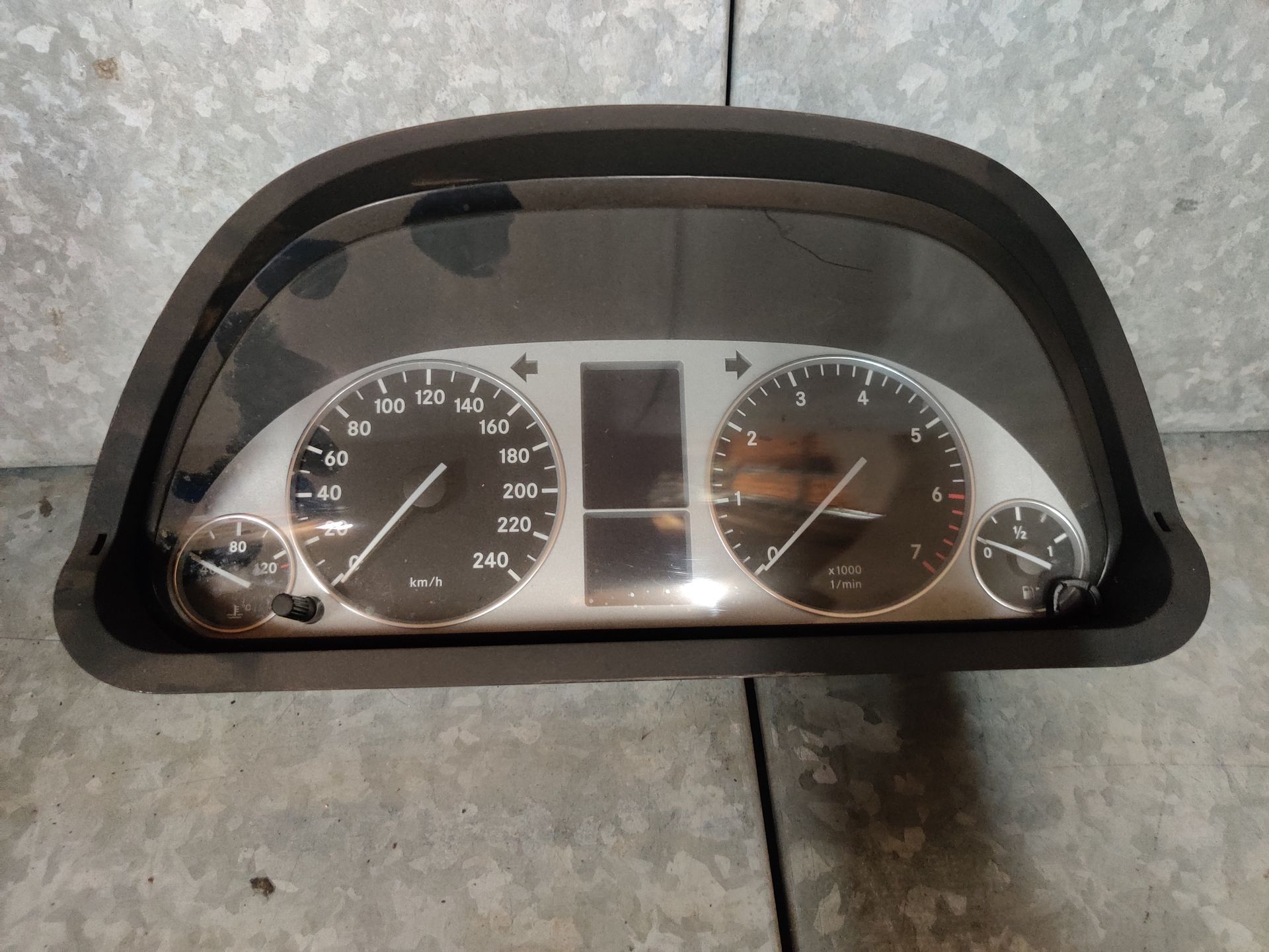 Mercedes B Klasse gebruikte auto onderdelen te bestellen bij stegemancarparts.nl