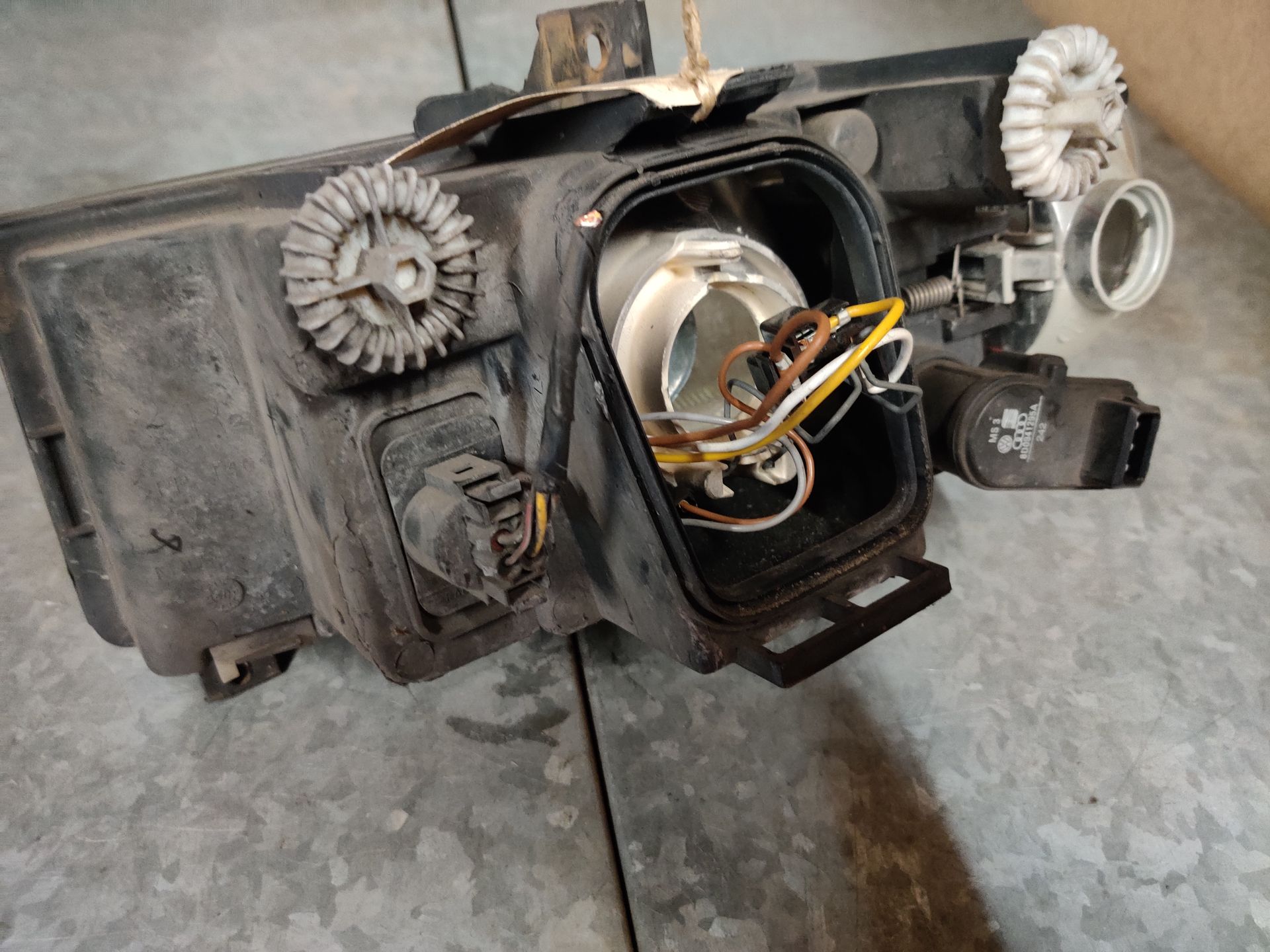 VW Caddy gebruikte auto onderdelen bij Stegeman Autosloperij, scherpe prijzen.