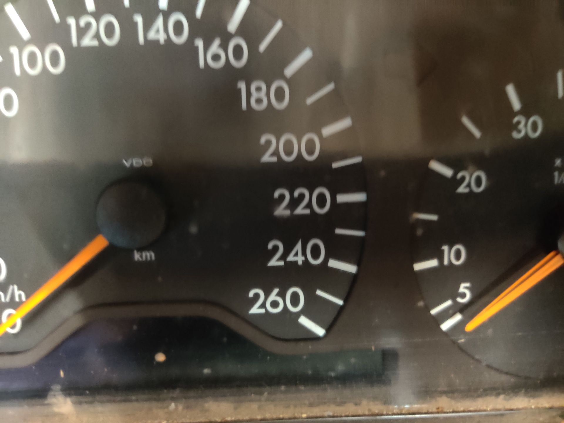 Mercedes gebruikte auto onderdelen bij Stegeman Autosloperij, scherpe prijzen.