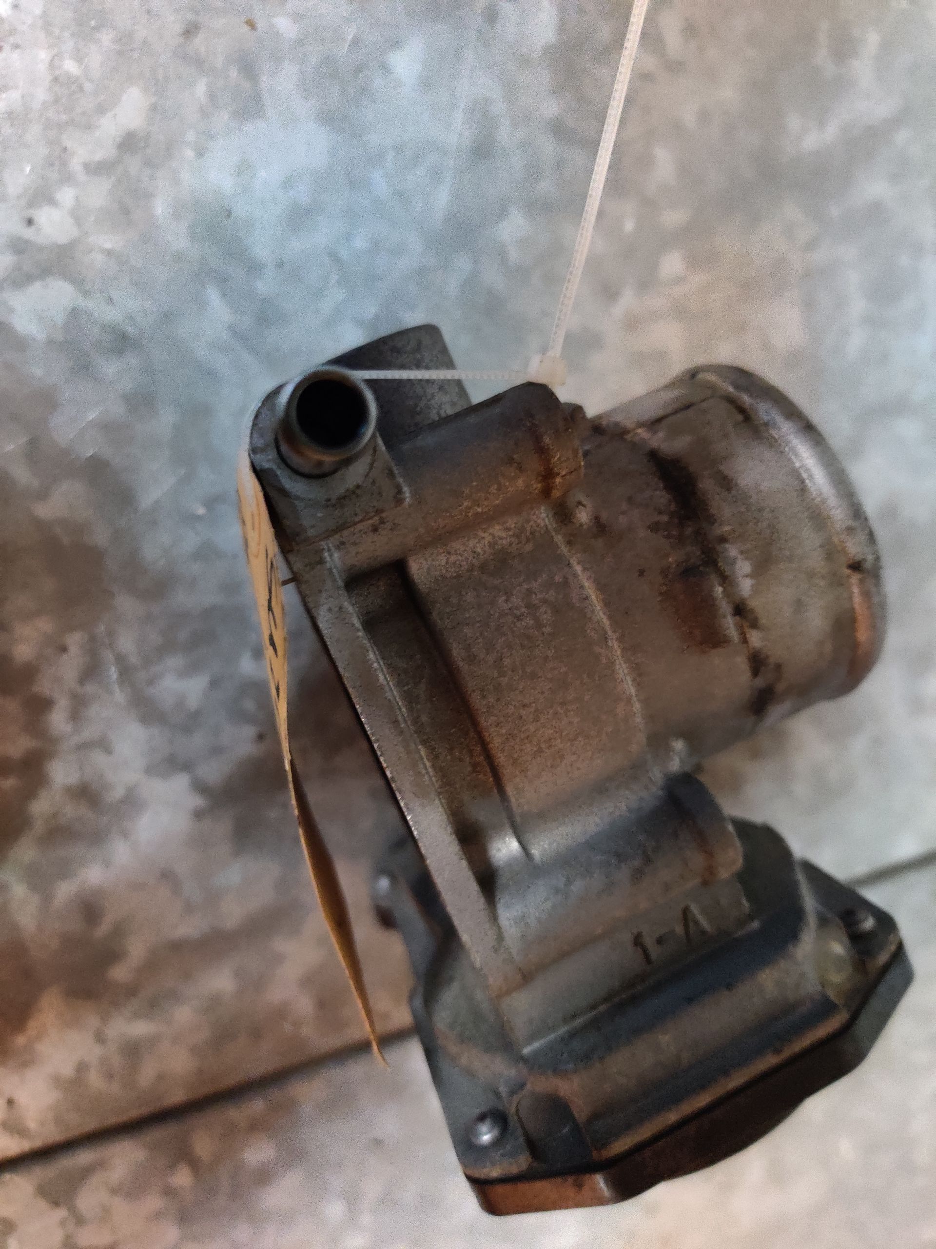Suzuki Alto gasklephuis bij Stegeman Car Parts in Exel bij Lochem.