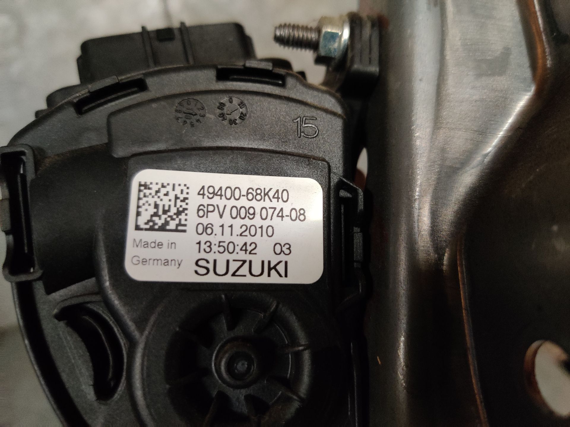 Suzuki Alto gaspedaal bij Stegeman Car Parts in Exel bij Lochem.